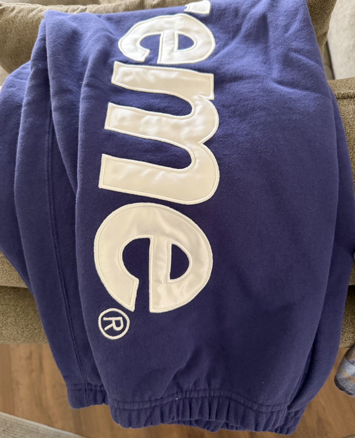 Supreme Supreme Appliqué Logo Sweatpants (Medium) Size US 32 / EU 48 - 7 Thumbnail