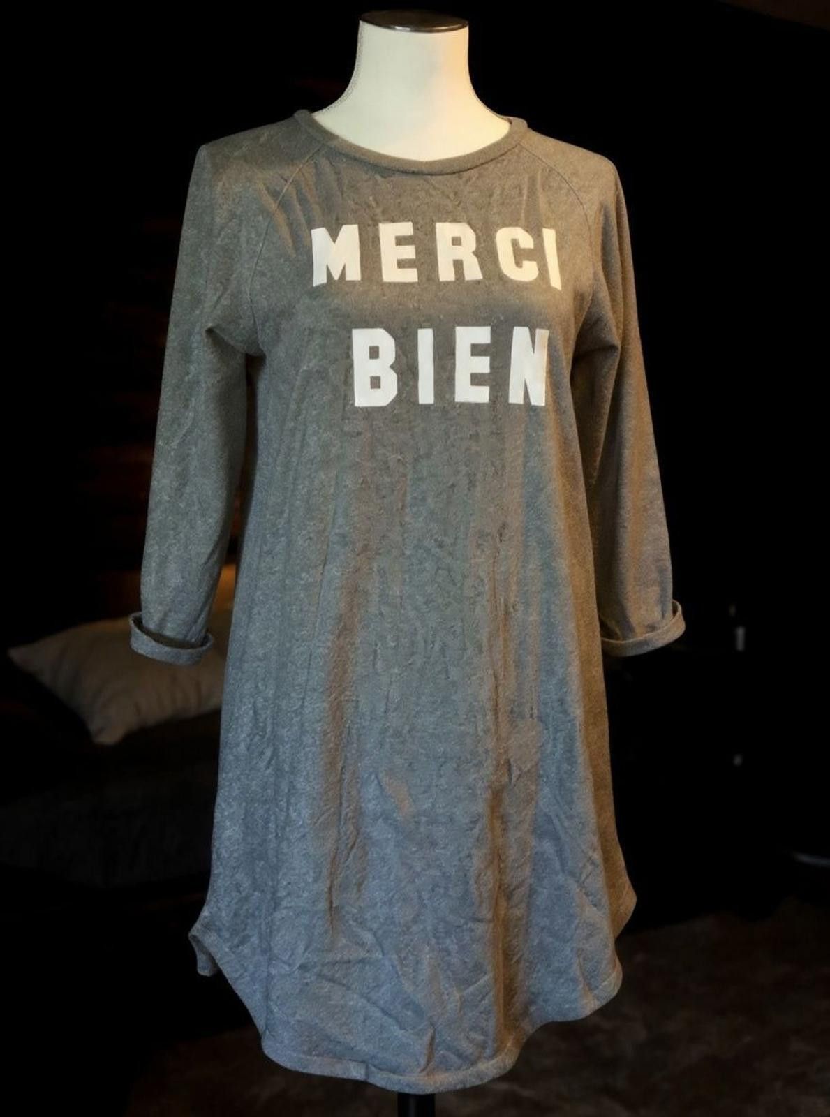 Forever 21 Forever 21 Grey Long Sleeve Dress with 'MERCI BIEN' Print Size S / US 4 / IT 40 - 1 Thumbnail
