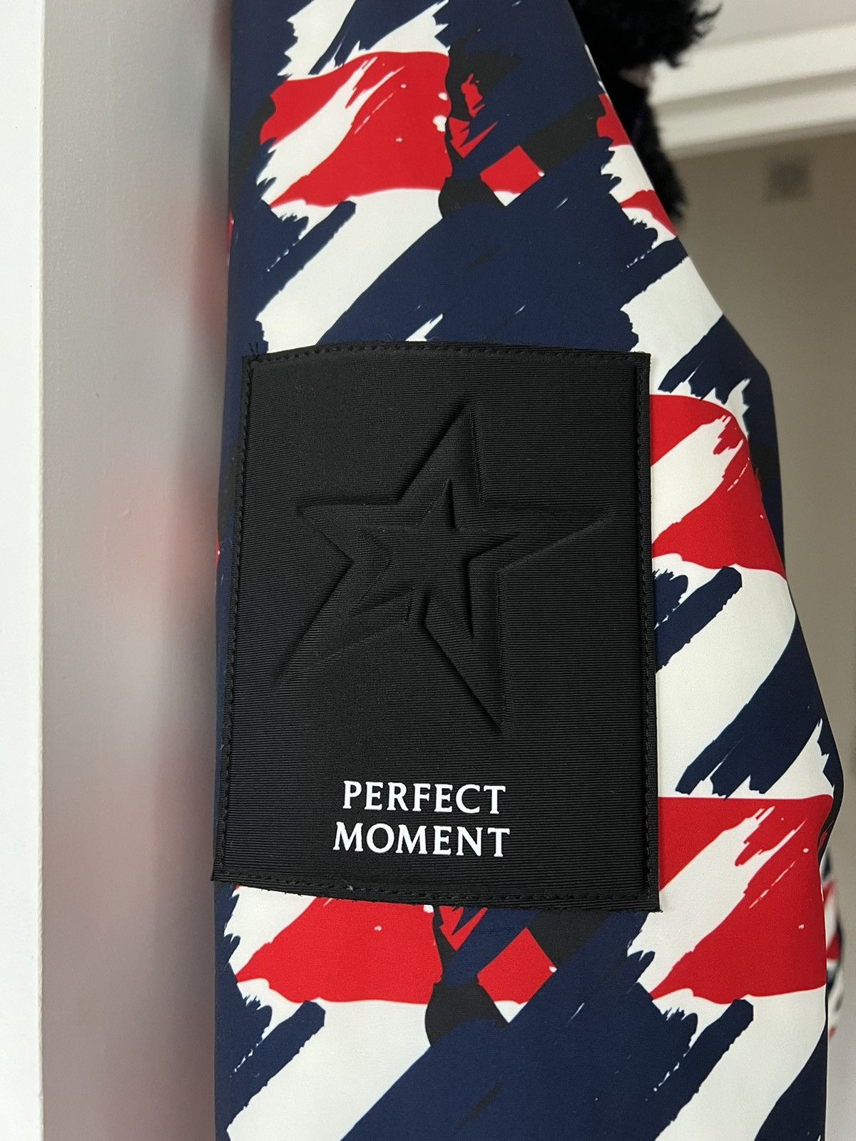 Perfect Moment Paradise insulated bomber Size US M / EU 48-50 / 2 - 3 Thumbnail