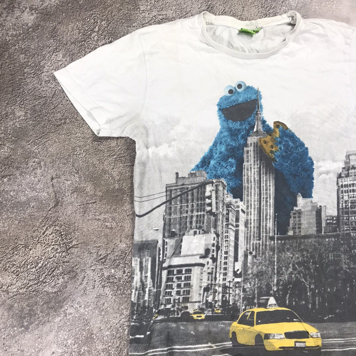 Vintage Vintage Y2K Cookie Monster Graphic Tee Streetwear Skate L Size US L / EU 52-54 / 3 - 3 Thumbnail