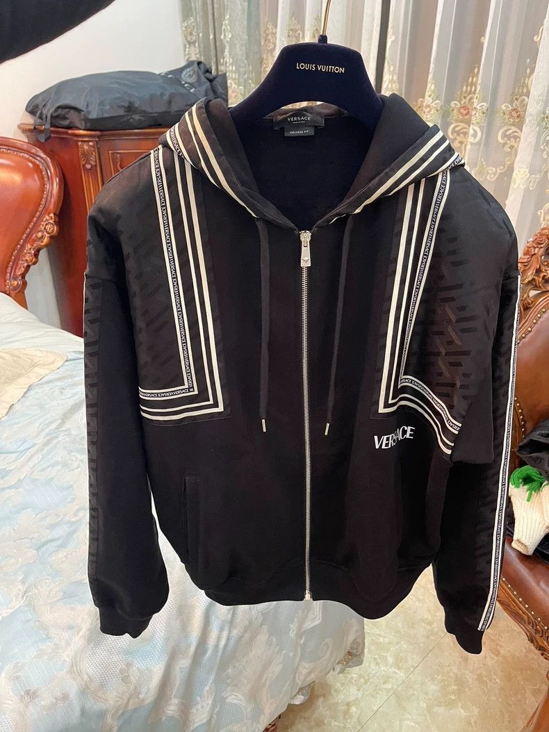 Versace Versace English full-letter stitching design classic patte Size US XS / EU 42 / 0 - 1 Thumbnail