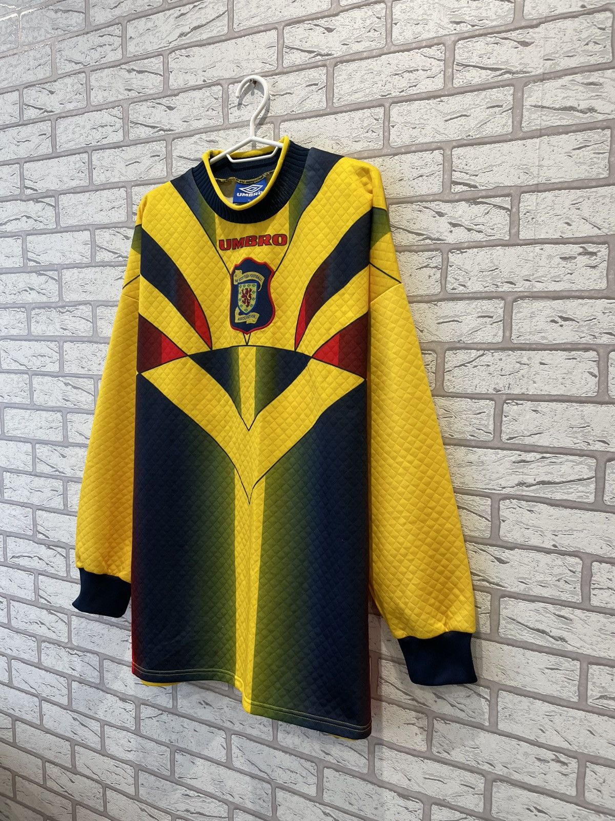 Vintage Vintage 1997-98 Umbro Scotland Scottish FA Goalkeeper Shirt Size US XL / EU 56 / 4 - 2 Thumbnail