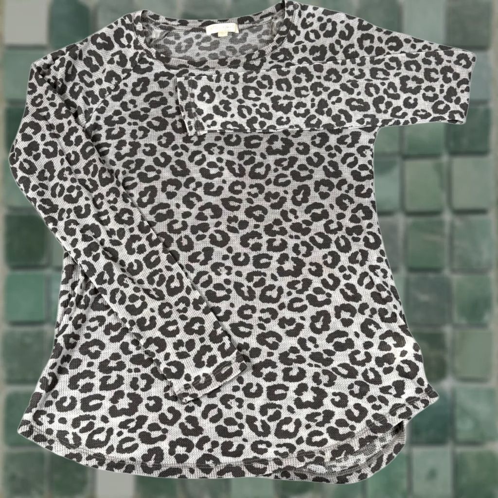 Vintage Ultra Flirt Leopard Print Long Sleeve Crew Neck Knit Top Womens Tunic S Small Lightweight Stretch Waffle Knit Gray Fluffy? Size S / US 4 / IT 40 - 1 Thumbnail