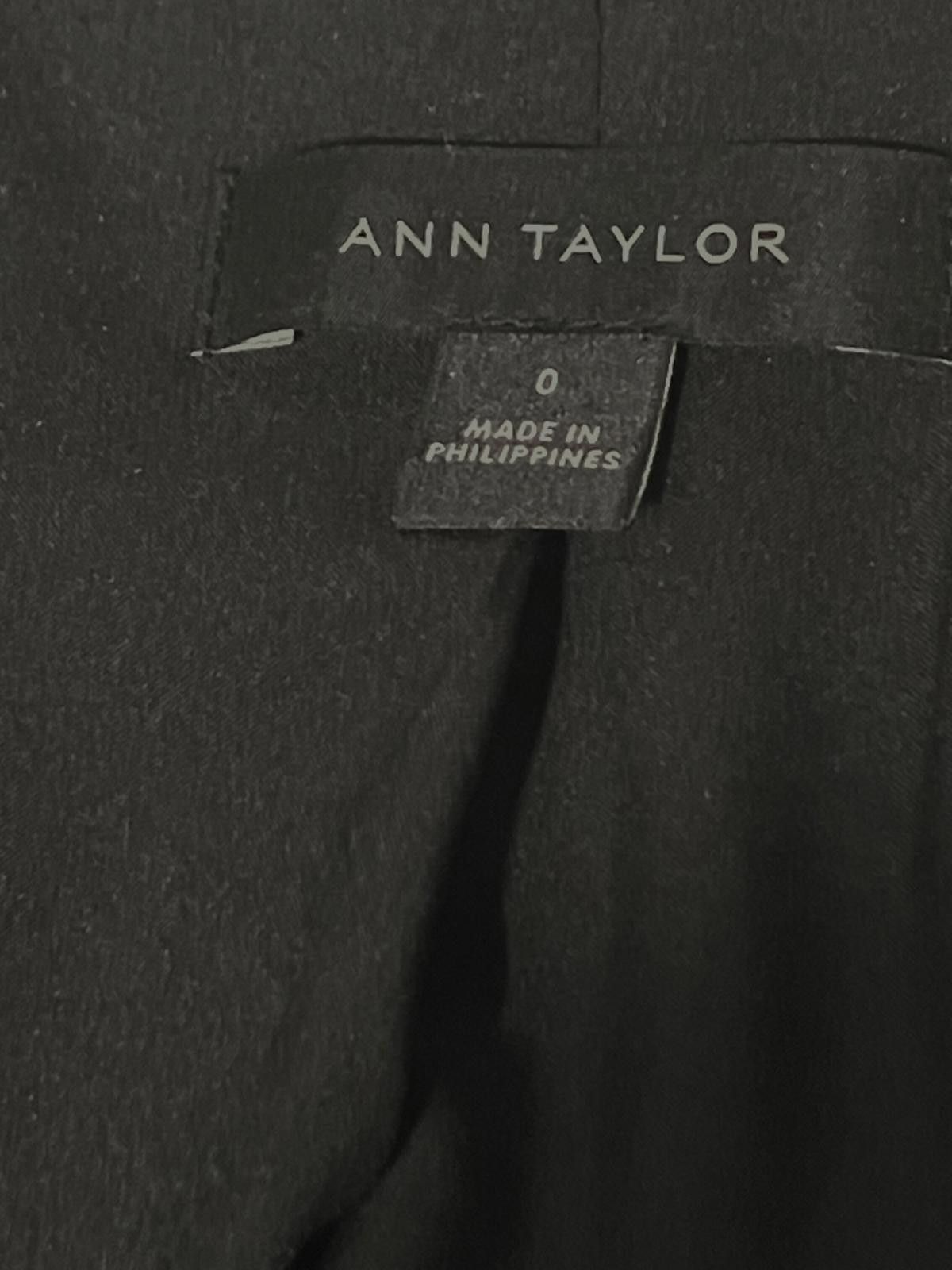 Ann Taylor Ann Taylor Black Blazer Size 0 Stretch Career Jacket Size XXS / US 00 / IT 34 - 7 Thumbnail