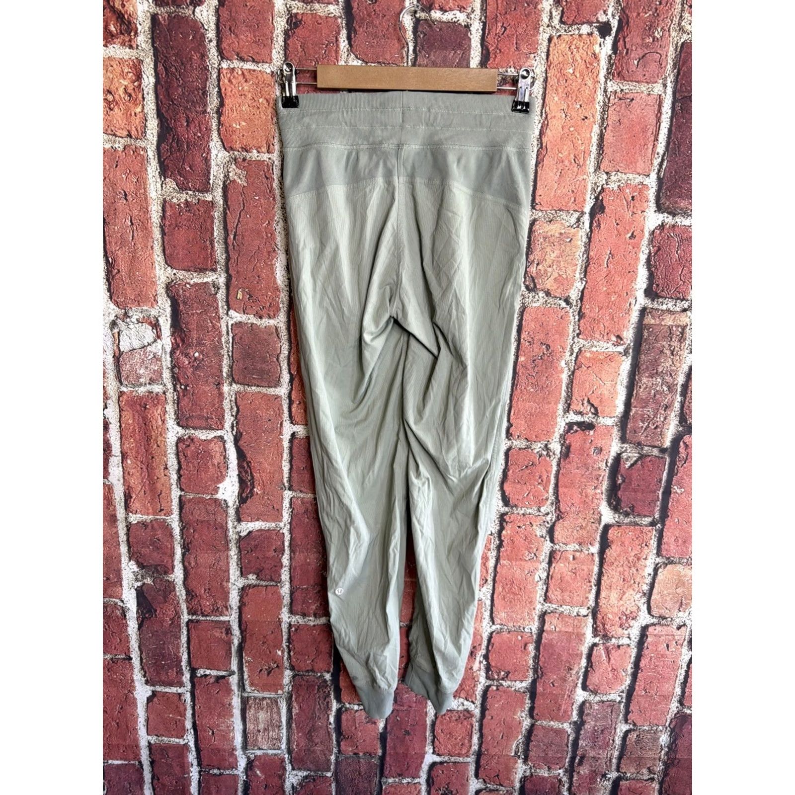 Lululemon Lululemon Dance Studio Jogger Pants Women’s Sz 2 Green Mid Rise Nylon Blended Fabric Pockets Activewear Knitted Size 26" / US 2 / IT 38 - 3 Thumbnail