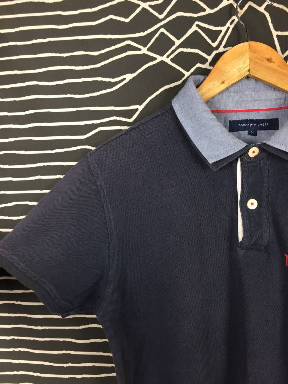 Tommy Hilfiger Vtg Tommy Hilfiger Crest Logo Contrast Collar Polo Shirt Size US L / EU 52-54 / 3 - 4 Thumbnail
