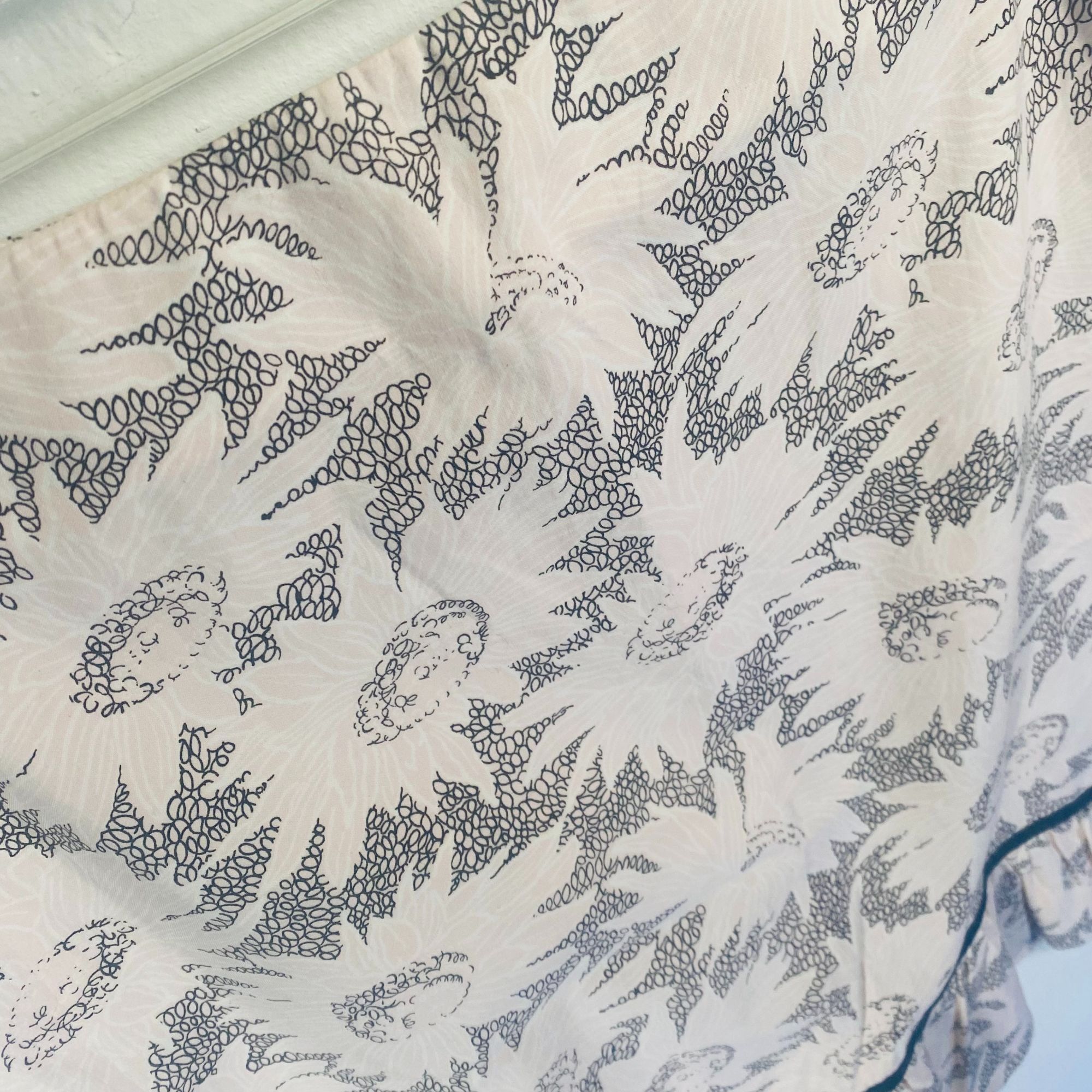 Saks Fifth Avenue Folio Saks Fifth Avenue Floral Print Ruffle Hem Skirt 10 Size 32" / US 10 / IT 46 - 3 Thumbnail