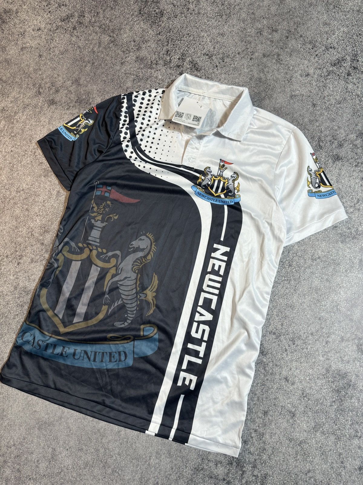 Vintage Vintage New Castle Logo Jersey Rare Streetwear Soccer M Size US M / EU 48-50 / 2 - 2 Thumbnail
