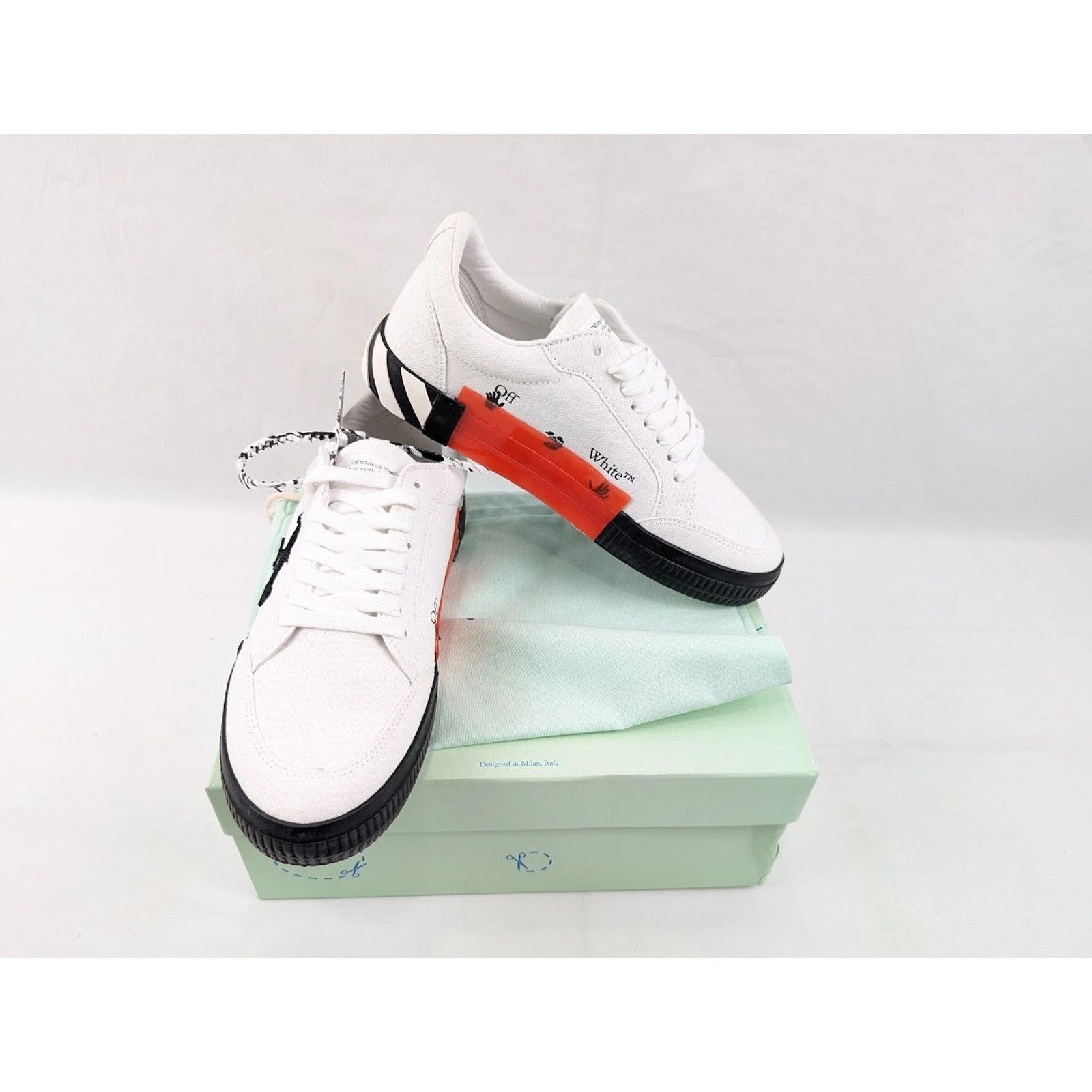 Off-White o1rshd1 Low-Top Sneakers Vulcanized Canvas in White/Black Size US 12 / EU 45 - 17 Thumbnail
