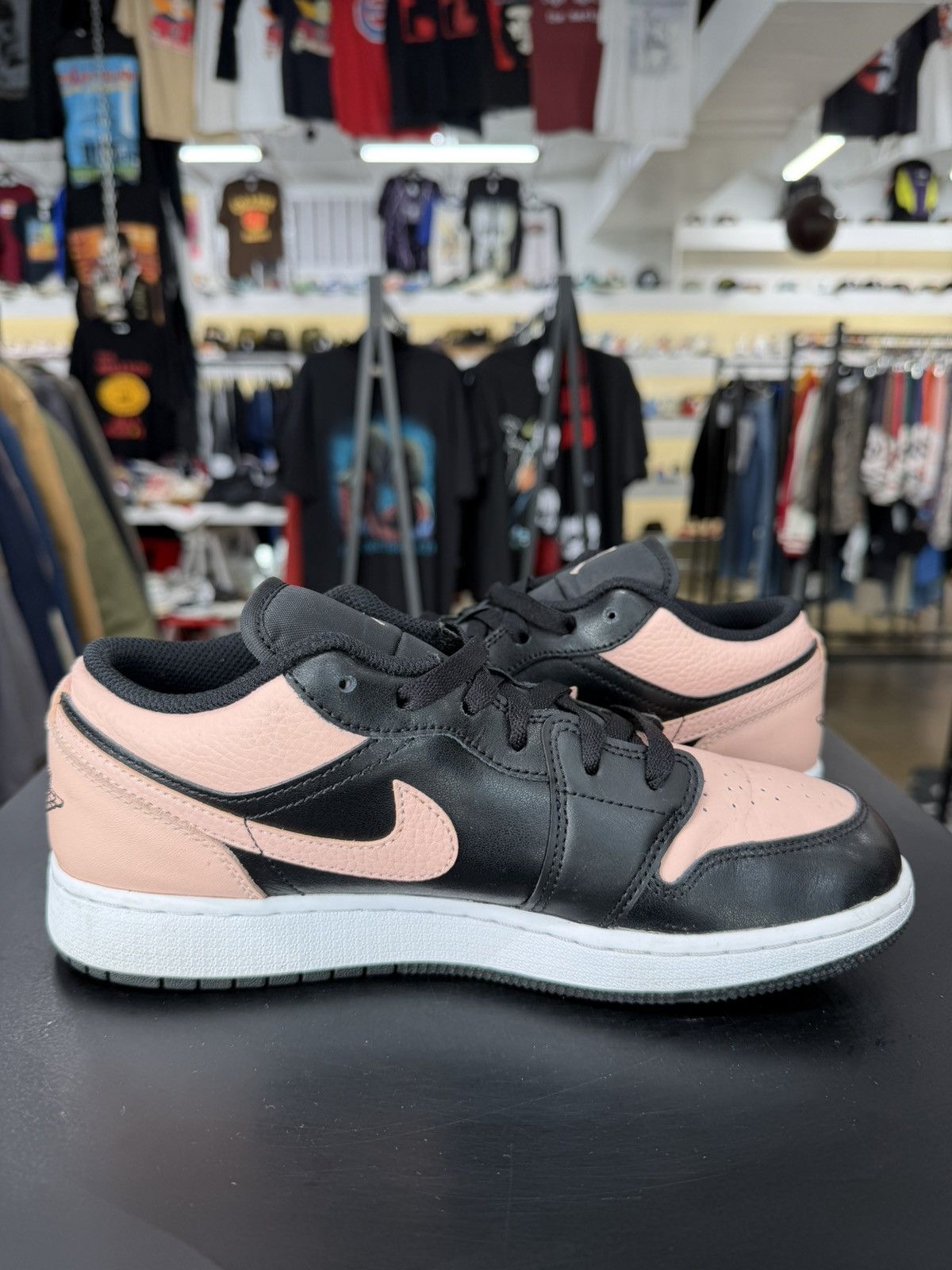 Jordan Brand Air Jordan 1 Low Crimson Tint Size 7Y (2021) Size US 7 / EU 40 - 3 Thumbnail