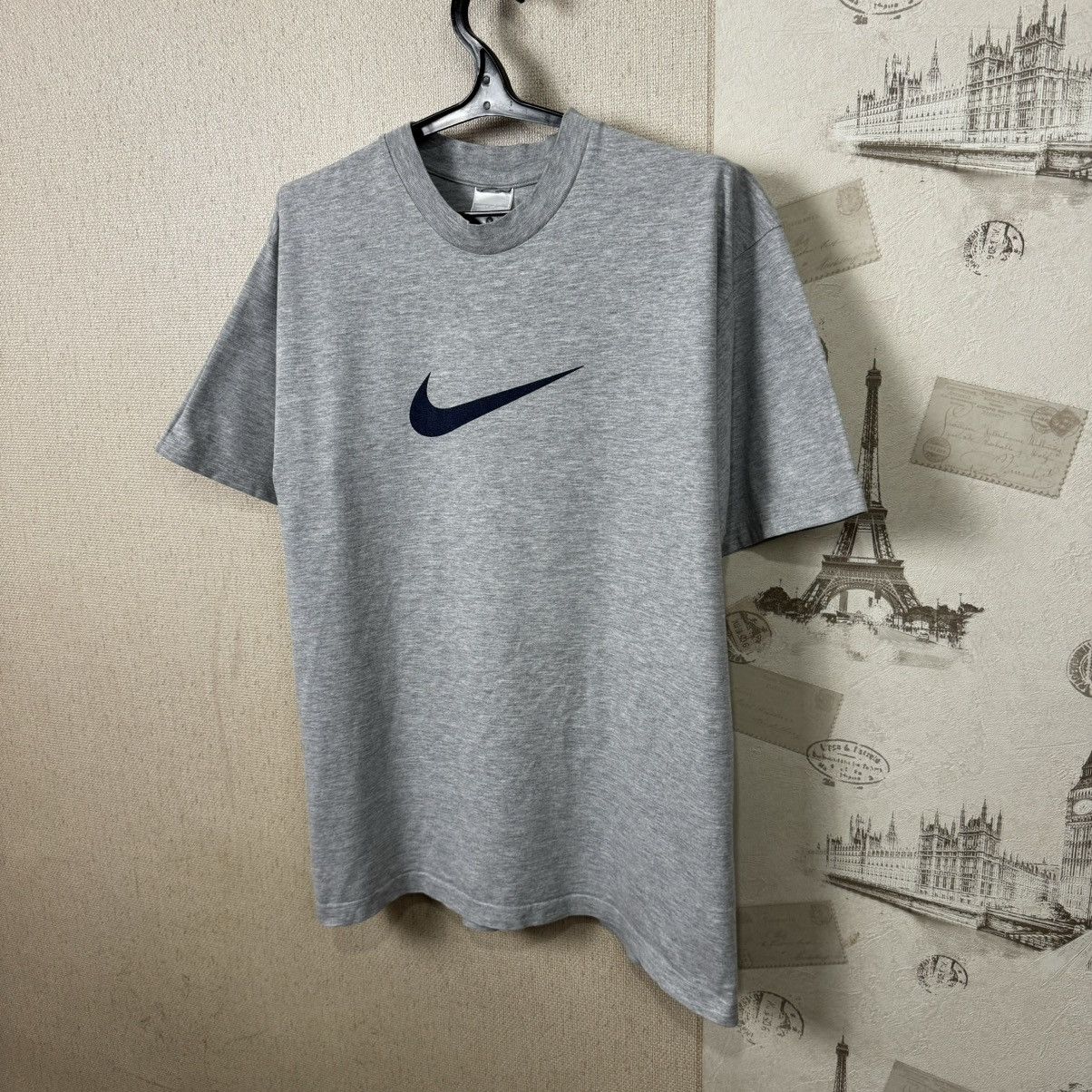 Nike × Vintage Vintage Nike 90s T shirt Centre Logo Gray XL Streetwear Size US XL / EU 56 / 4 - 10 Thumbnail