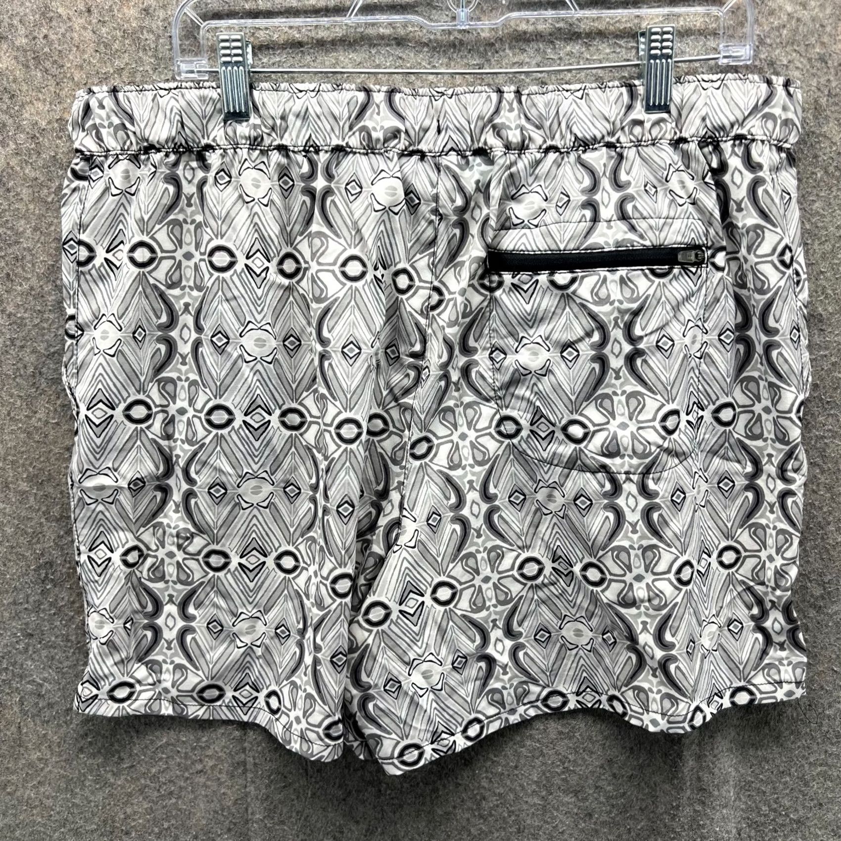 Vintage Reel Legends Shorts Mens XL Black White Drawstring Elastic Waist Geometric GYM Size US 36 / EU 52 - 2 Thumbnail