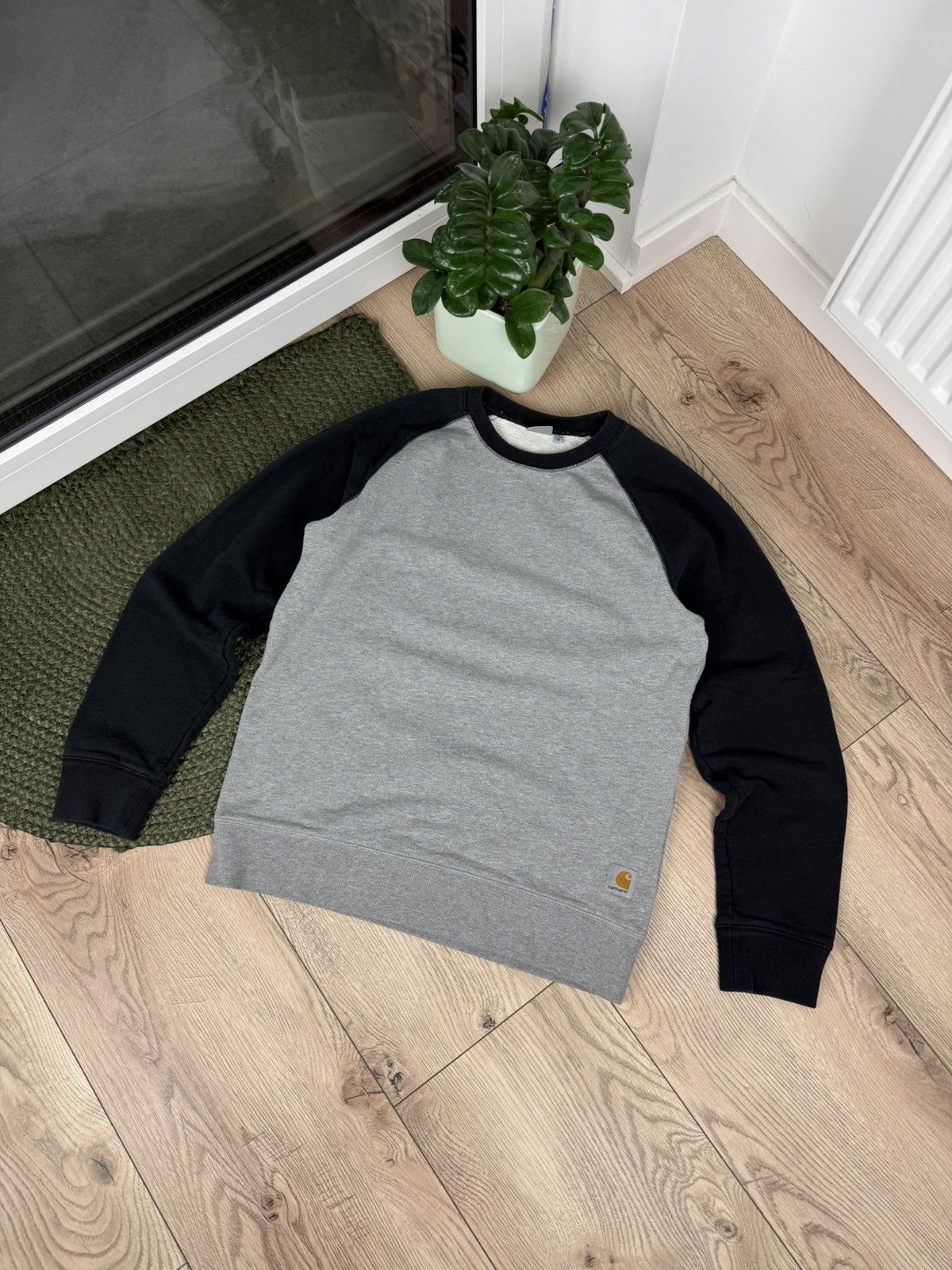 Carhartt × Vintage Vintage Carhartt Sweatshirt Patch Logo Y2k Style Size US M / EU 48-50 / 2 - 1 Thumbnail