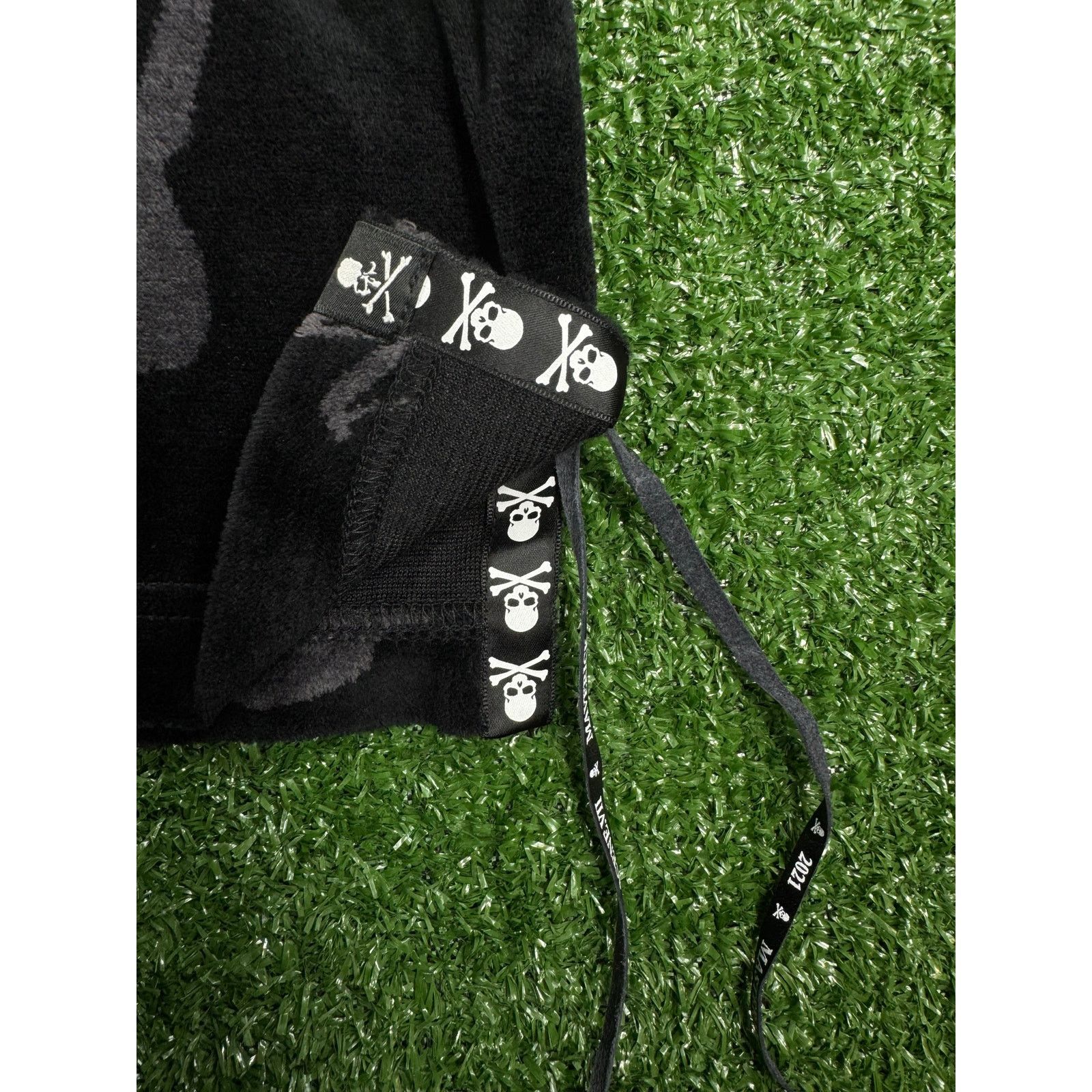 Mastermind Japan Mastermind Vs. Bape Velour Black All Over L/S Shirt Size SM Size US S / EU 44-46 / 1 - 3 Thumbnail