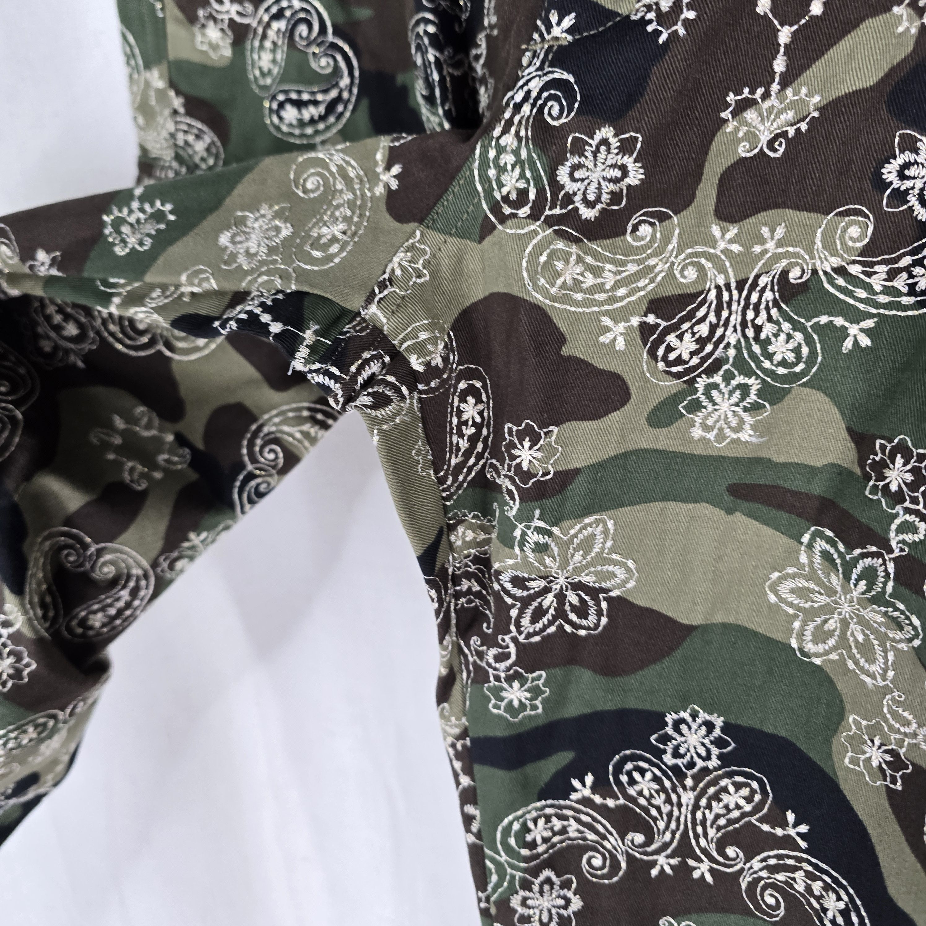 CLOT Clot Mens Medium Embroidered Paisley Camo Cropped Cargo Size US 31 - 5 Thumbnail