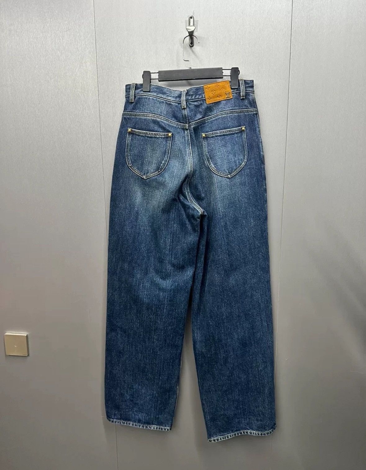 Louis Vuitton Louis Vuitton Straight wash jeans 2502-Nextarrow Size US 30 / EU 46 - 1 Thumbnail