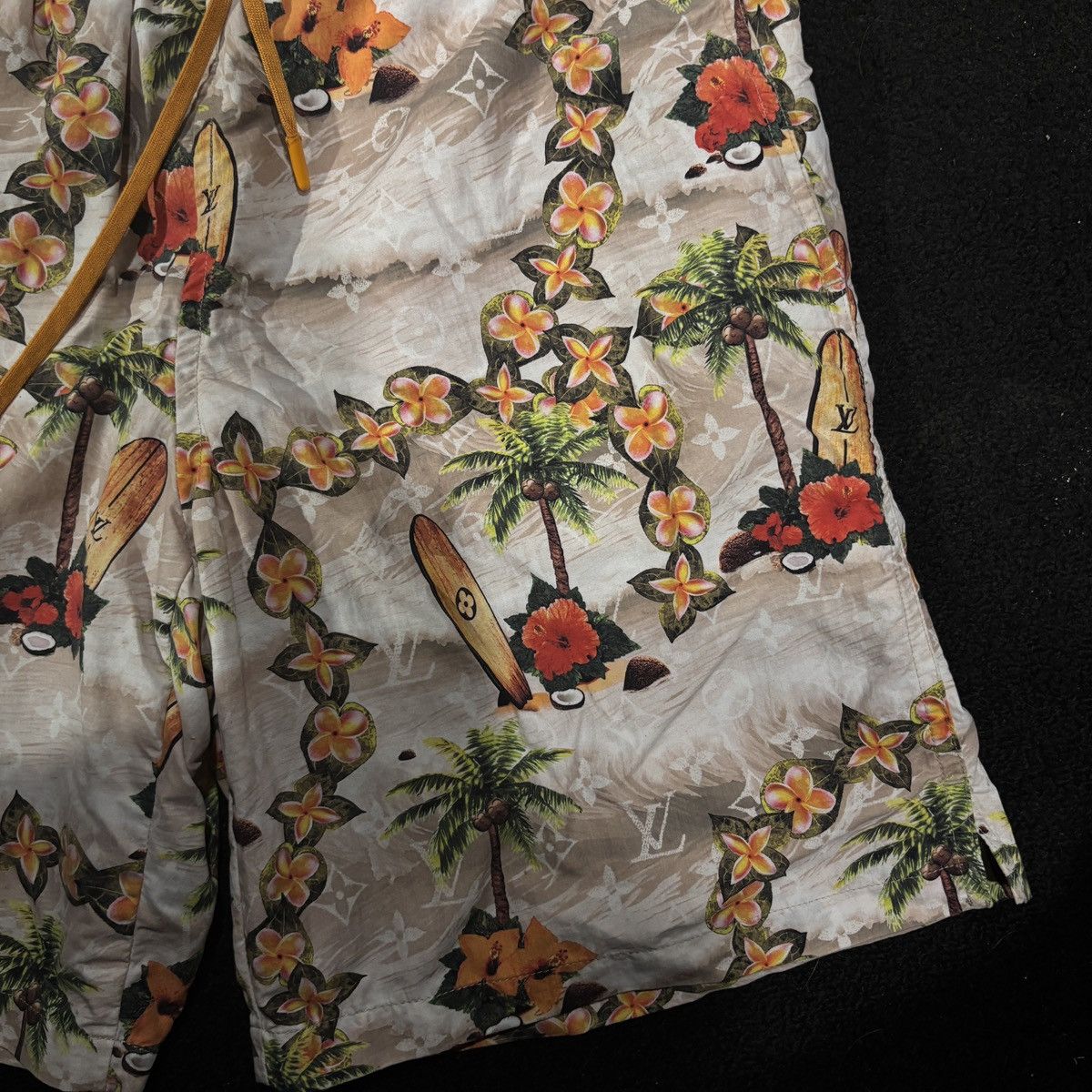 Louis Vuitton VERY RARE LOUIS VUITTON SAND BEACH PRINT SWIMSHORTS Size US 30 / EU 46 - 2 Thumbnail