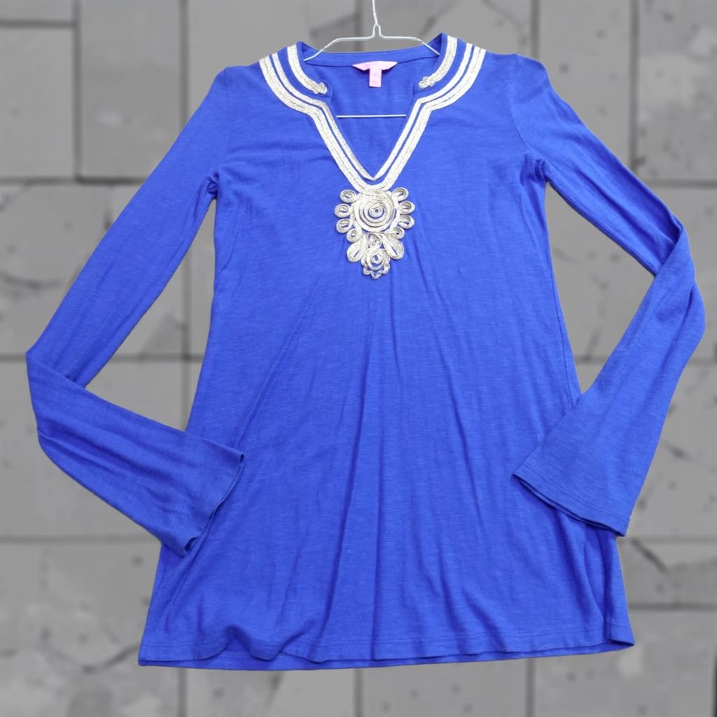 Lilly Pulitzer Lilly Pulitzer Shirt XS Blue V-Neck Top Tunic Blouse Womens XS V-Neck Buttonless? Size XS / US 0-2 / IT 36-38 - 1 Thumbnail