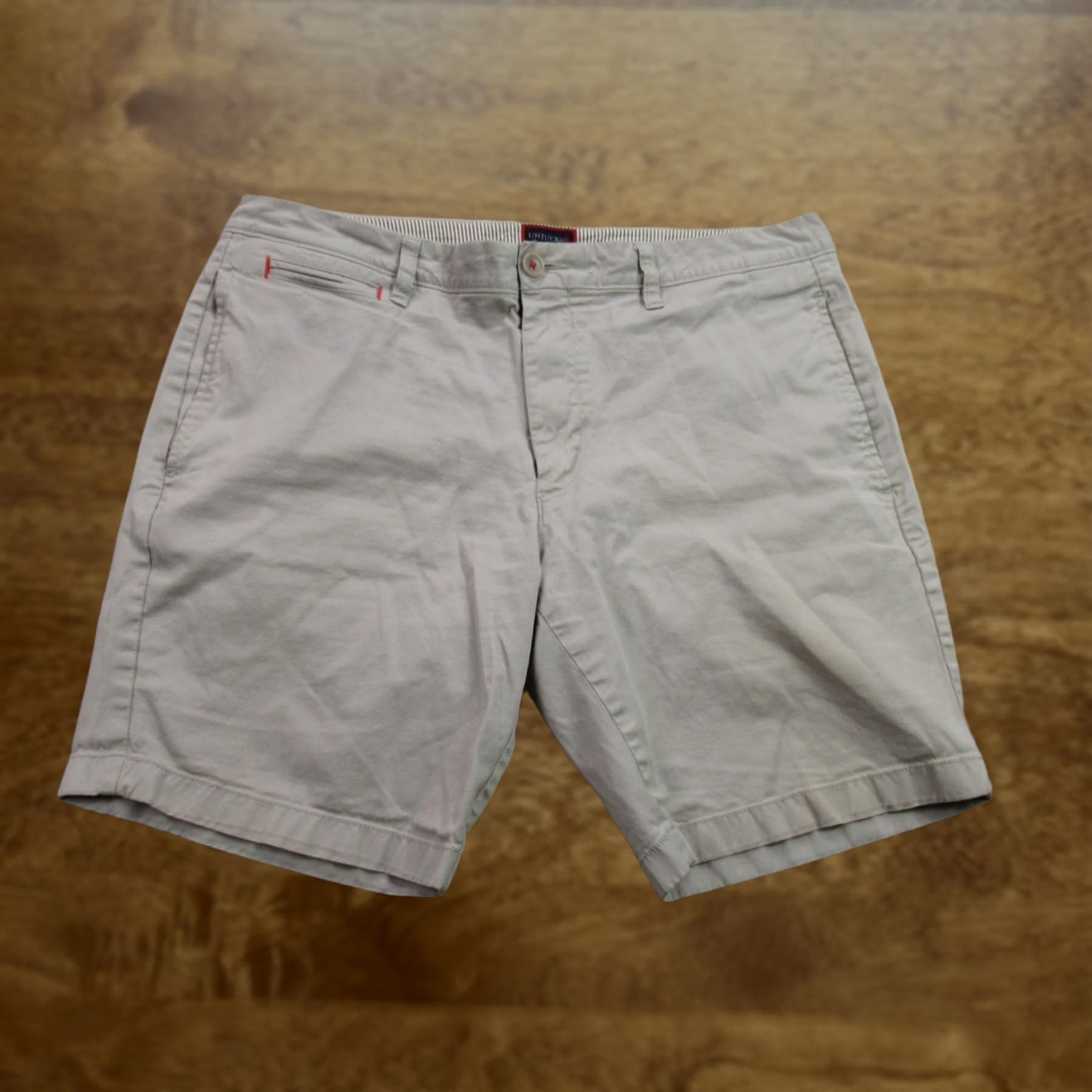 UNTUCKit UNTUCKit Shorts Mens 34 Chino Pockets Golf Button Lightweight Outdoor Gray Size US 34 / EU 50 - 1 Thumbnail