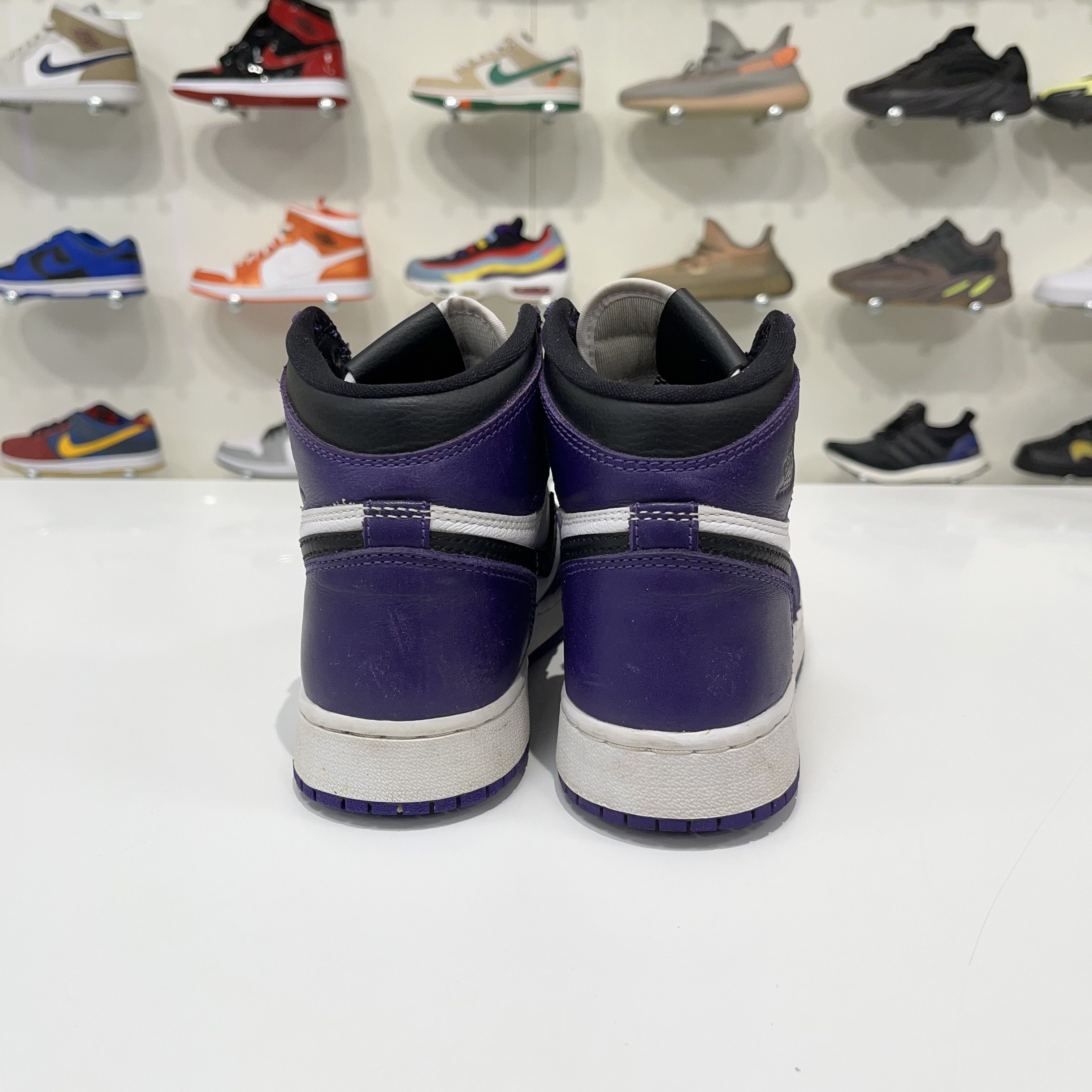 Nike Jordan 1 Retro High Court Purple White (GS) Size US 4 / IT 34 - 5 Thumbnail