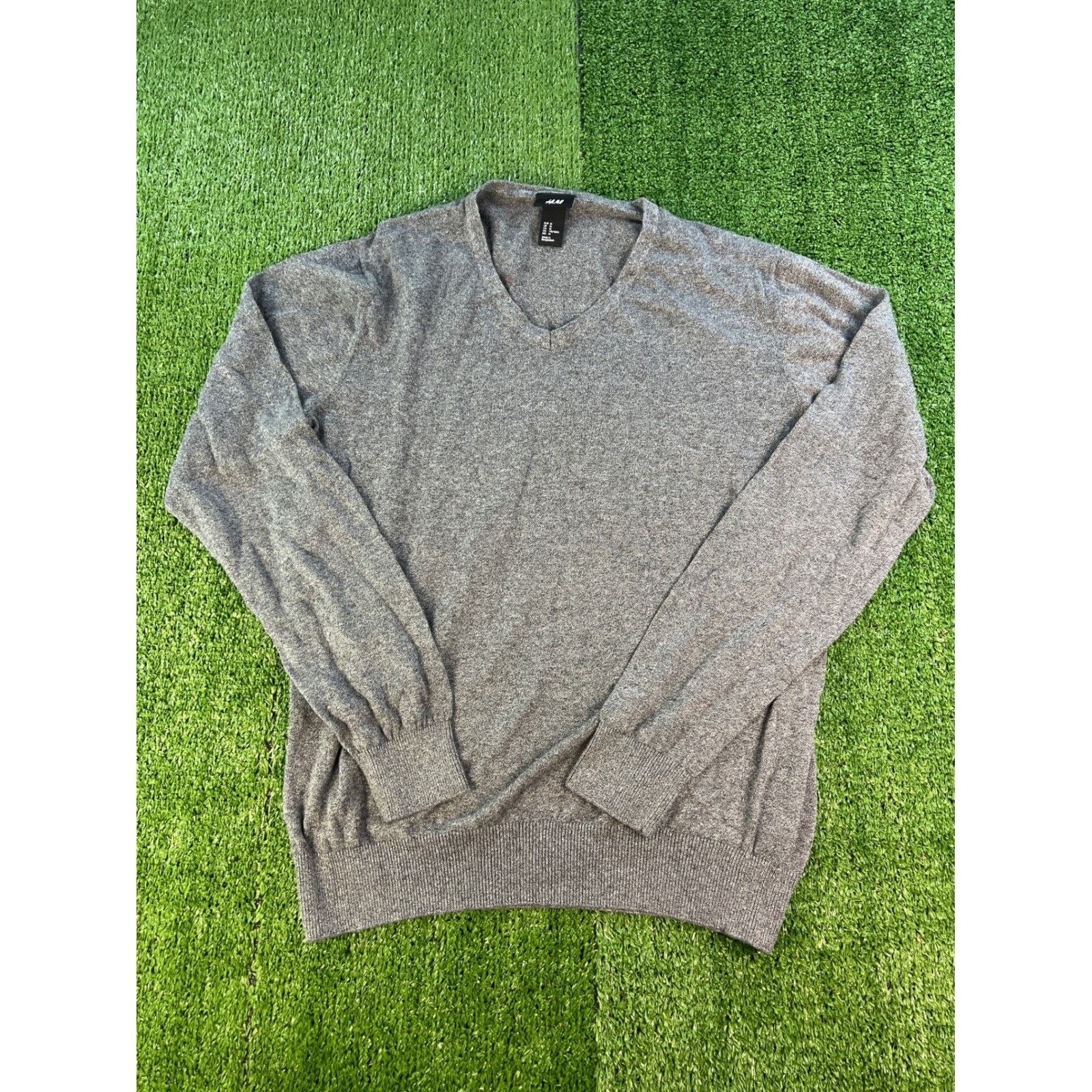 H&M H&M Gray V-Neck Long Sleeve Knit Sweater Mens Medium Size US M / EU 48-50 / 2 - 1 Thumbnail