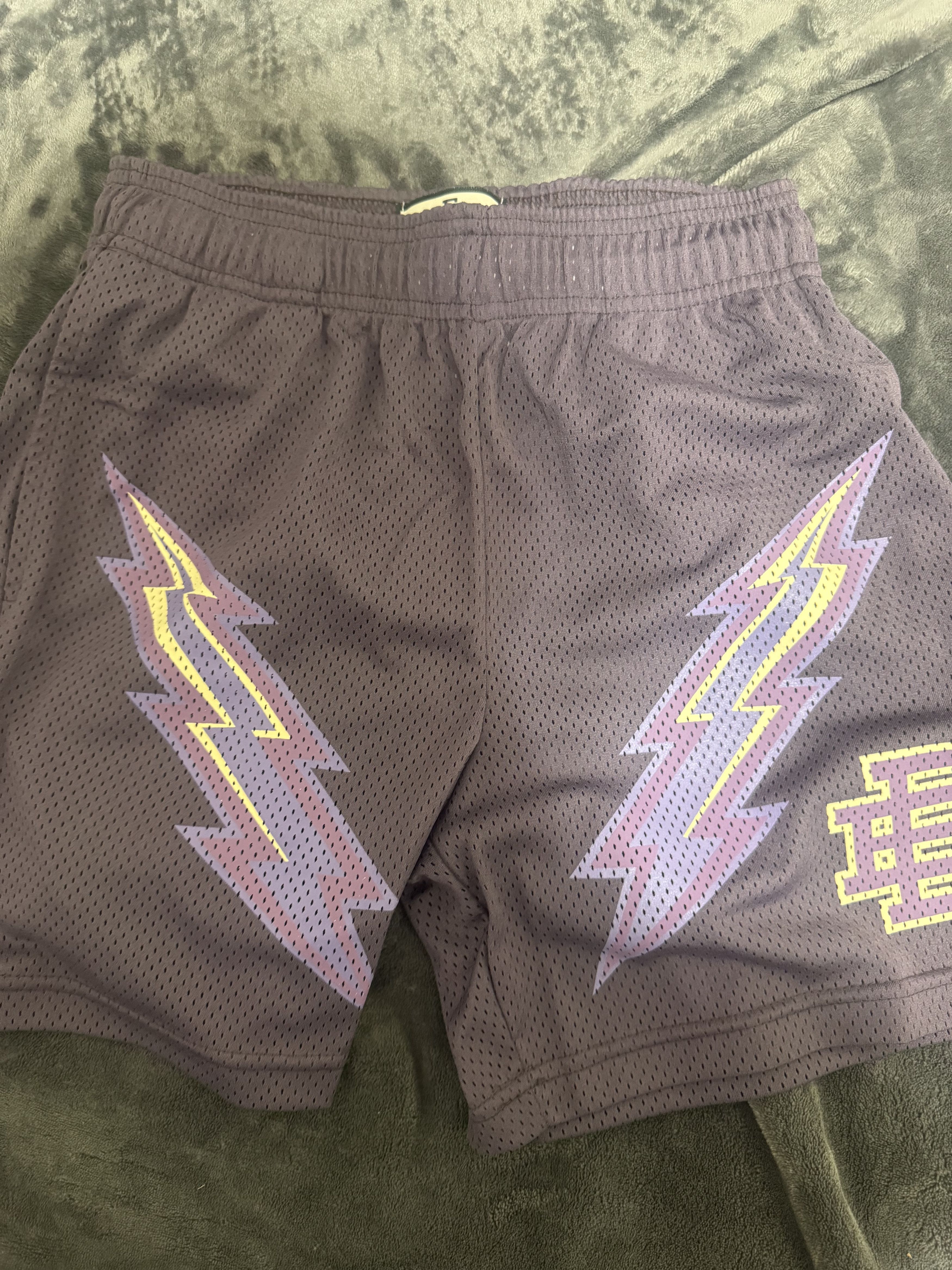 GRAPE EE BOLT SHORTS