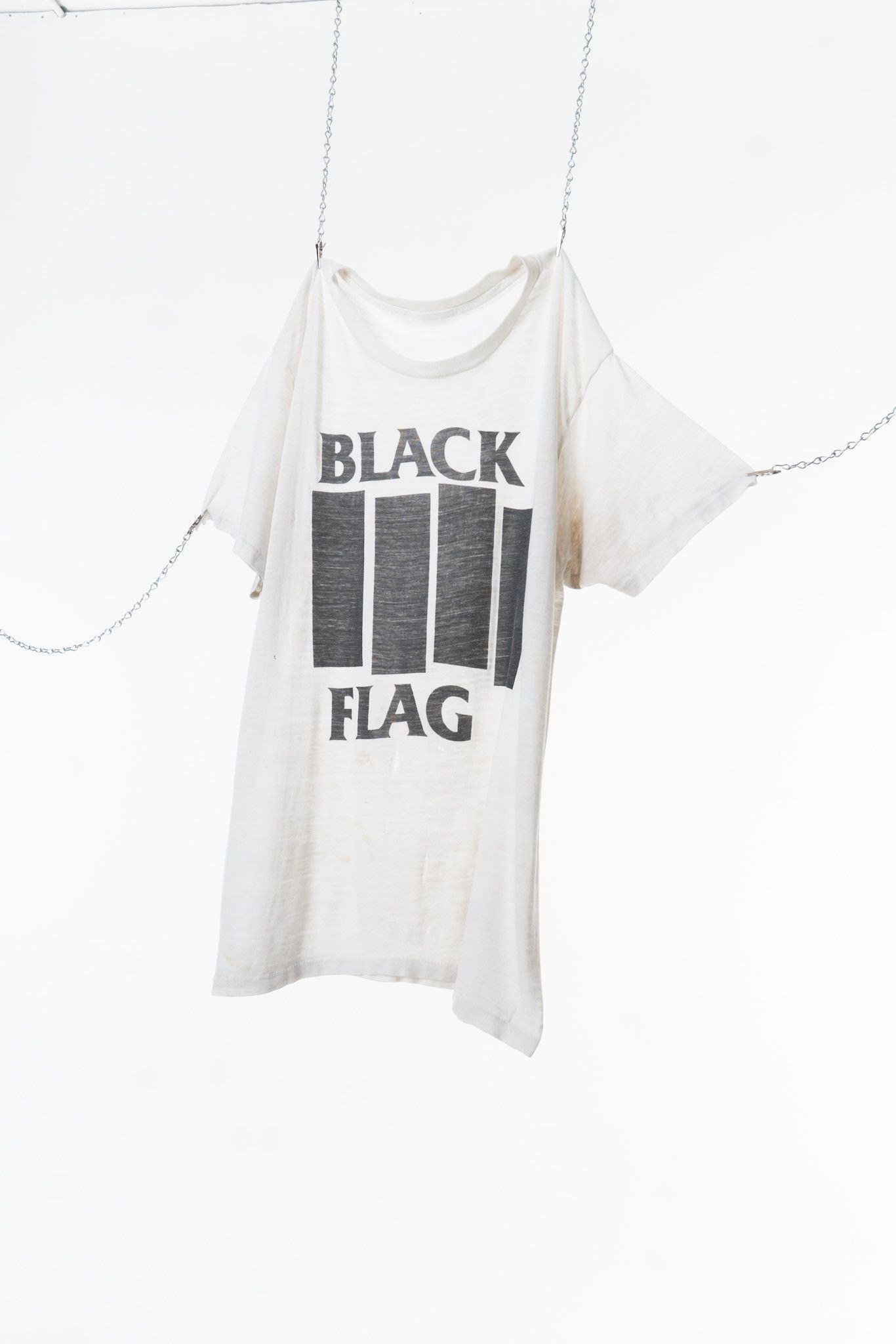 Vintage VINTAGE 1980s BLACK FLAG THRASHED BARS T-SHIRT Size US L / EU 52-54 / 3 - 13 Thumbnail
