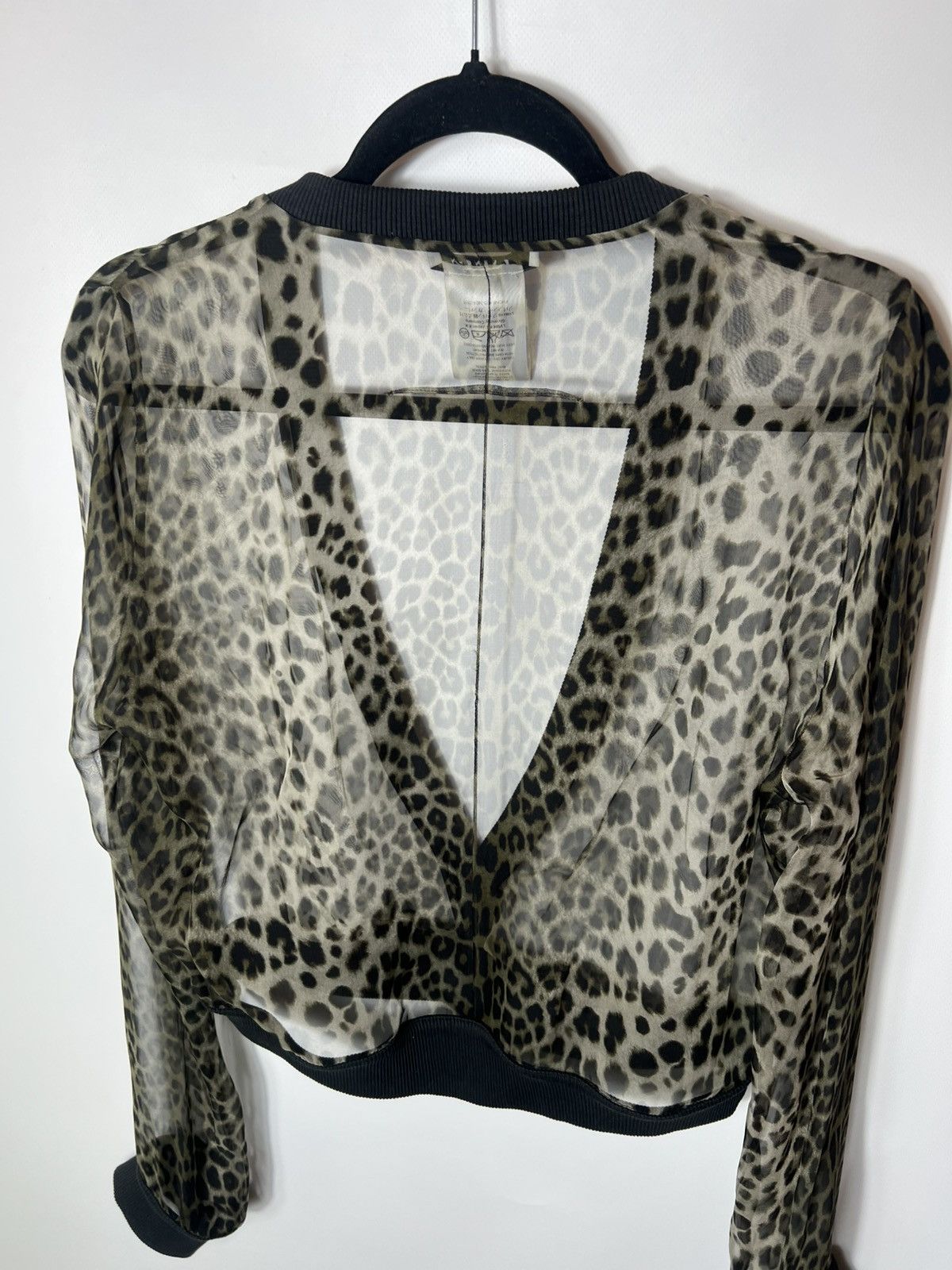 Givenchy Vintage very rare luxury Givenchy Leopard Print Silk Blouse Size M / US 6-8 / IT 42-44 - 9 Thumbnail