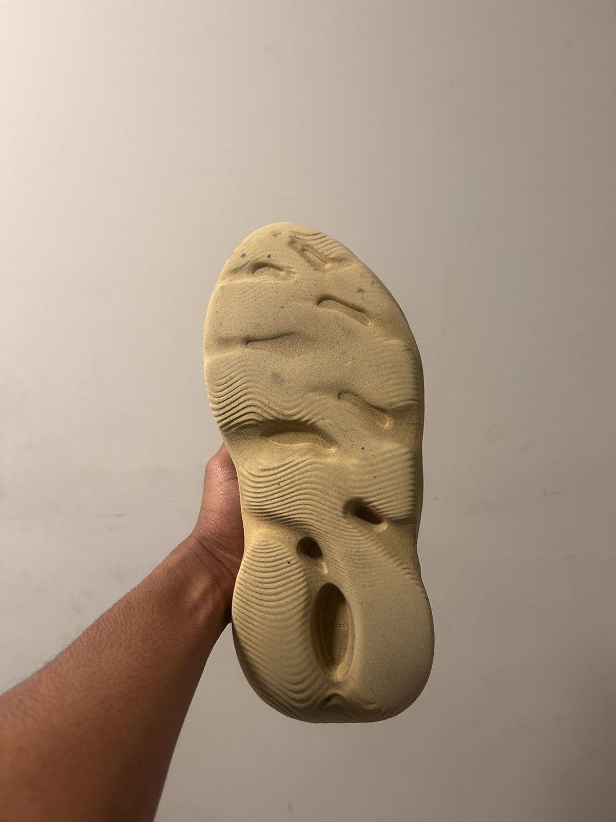 Kanye West × Yeezy Foam runner sulfur Size US 9 / EU 42 - 4 Thumbnail