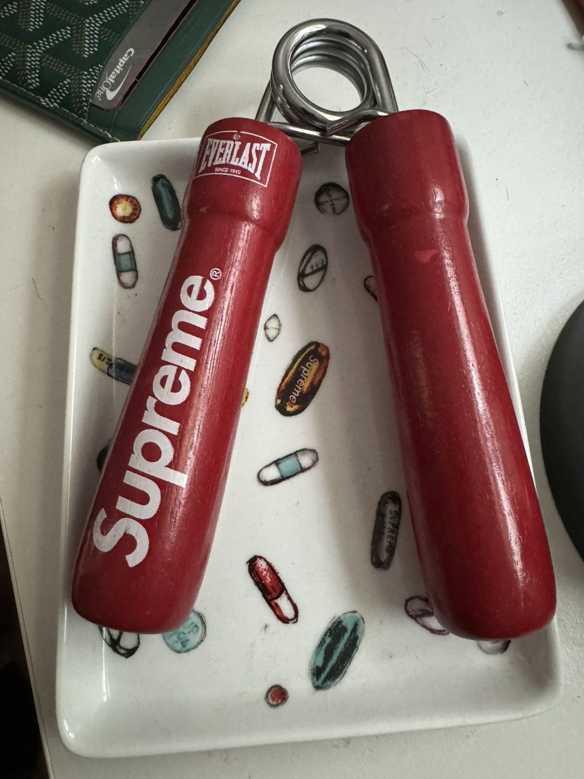 Supreme Supreme Hand Grip Size ONE SIZE - 1 Thumbnail