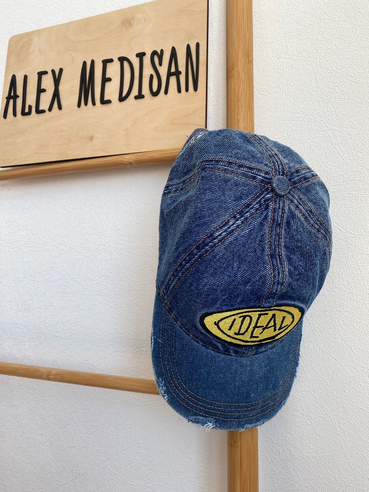 H&M × Jean-Michel Basquiat × Who Decides War WHO DECIDES WAR x BASQUIAT x H&M EMBROIDERED-MOTIF DENIM CAP Size ONE SIZE - 14 Thumbnail