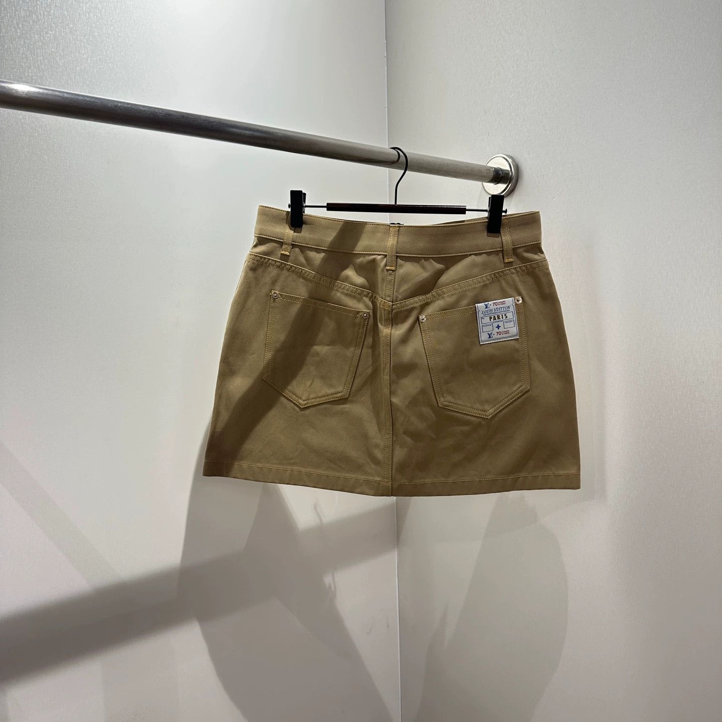 Louis Vuitton Louis Vuitton may596 khaki logo cotton shorts Size 28" / US 6 / IT 42 - 2 Thumbnail