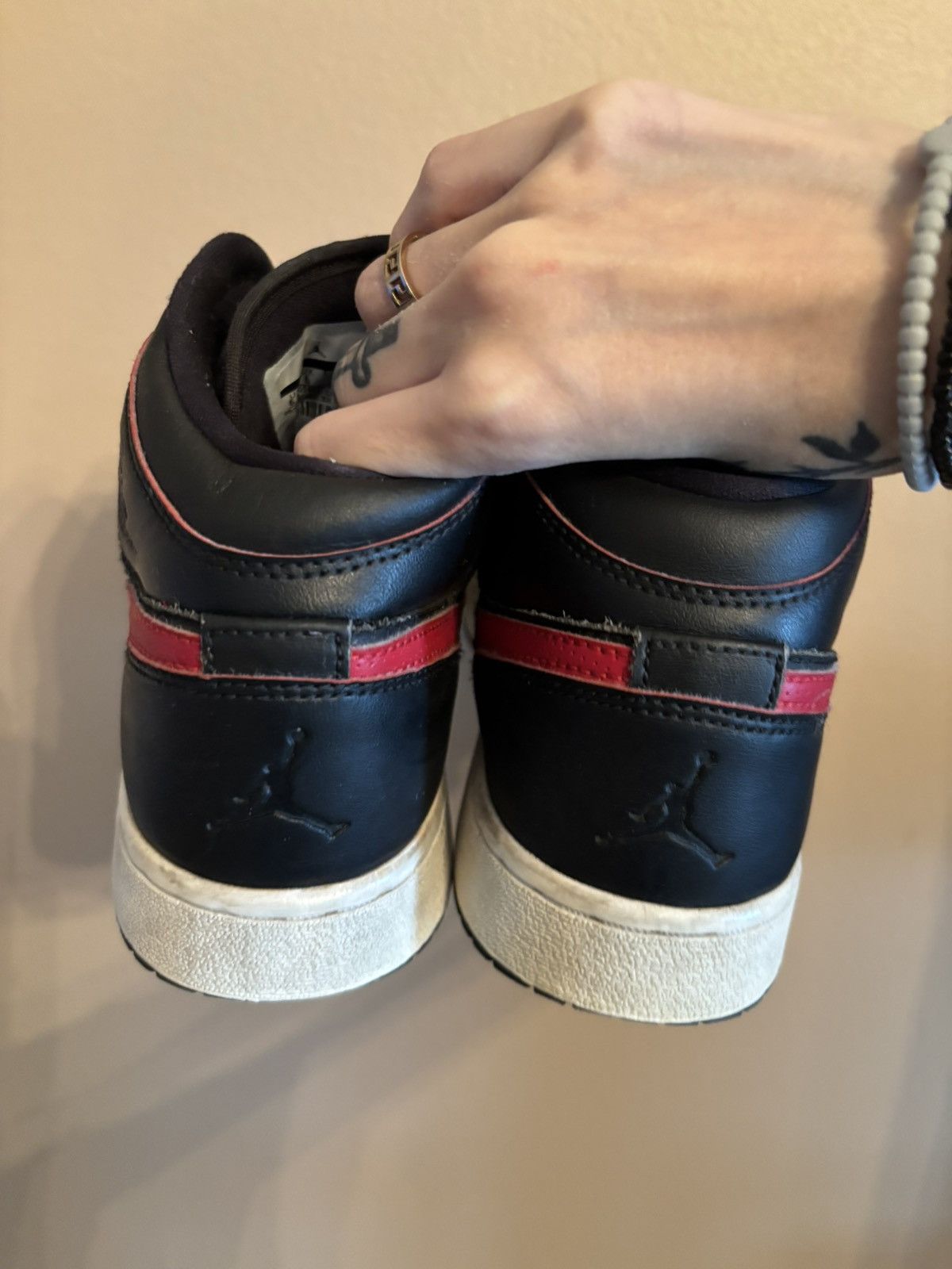 Jordan Brand Air Jordan 1 Retro Mid GS 'Black Gym Red' Size US 6.5 / EU 39-40 - 4 Thumbnail