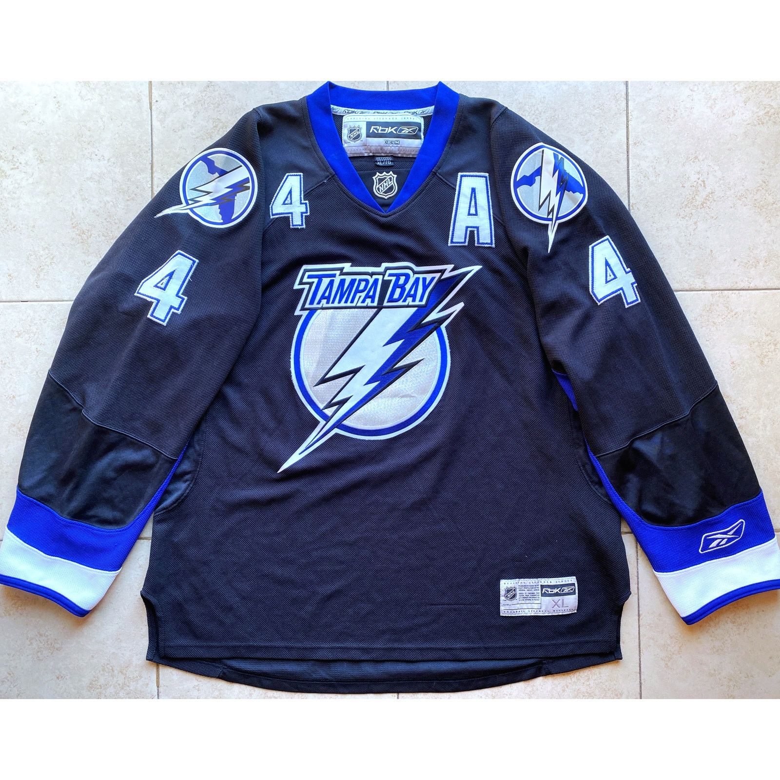 NHL × Reebok LeCAVALIER 4 Tampa Bay Lightning 2000s RBK jersey XL NHL vtg Size US XL / EU 56 / 4 - 7 Thumbnail