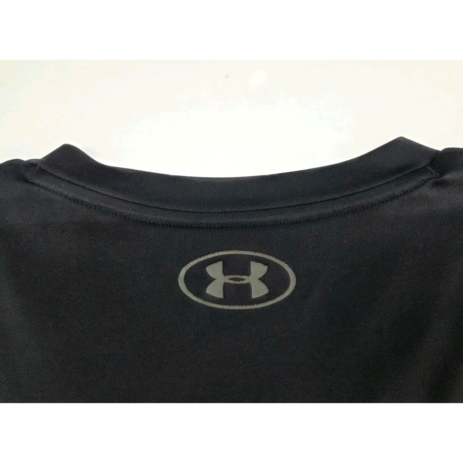 Under Armour Under Armour Mens Short Sleeve V Neck Loose HeatGear Black Shirt XL Size US XL / EU 56 / 4 - 4 Thumbnail