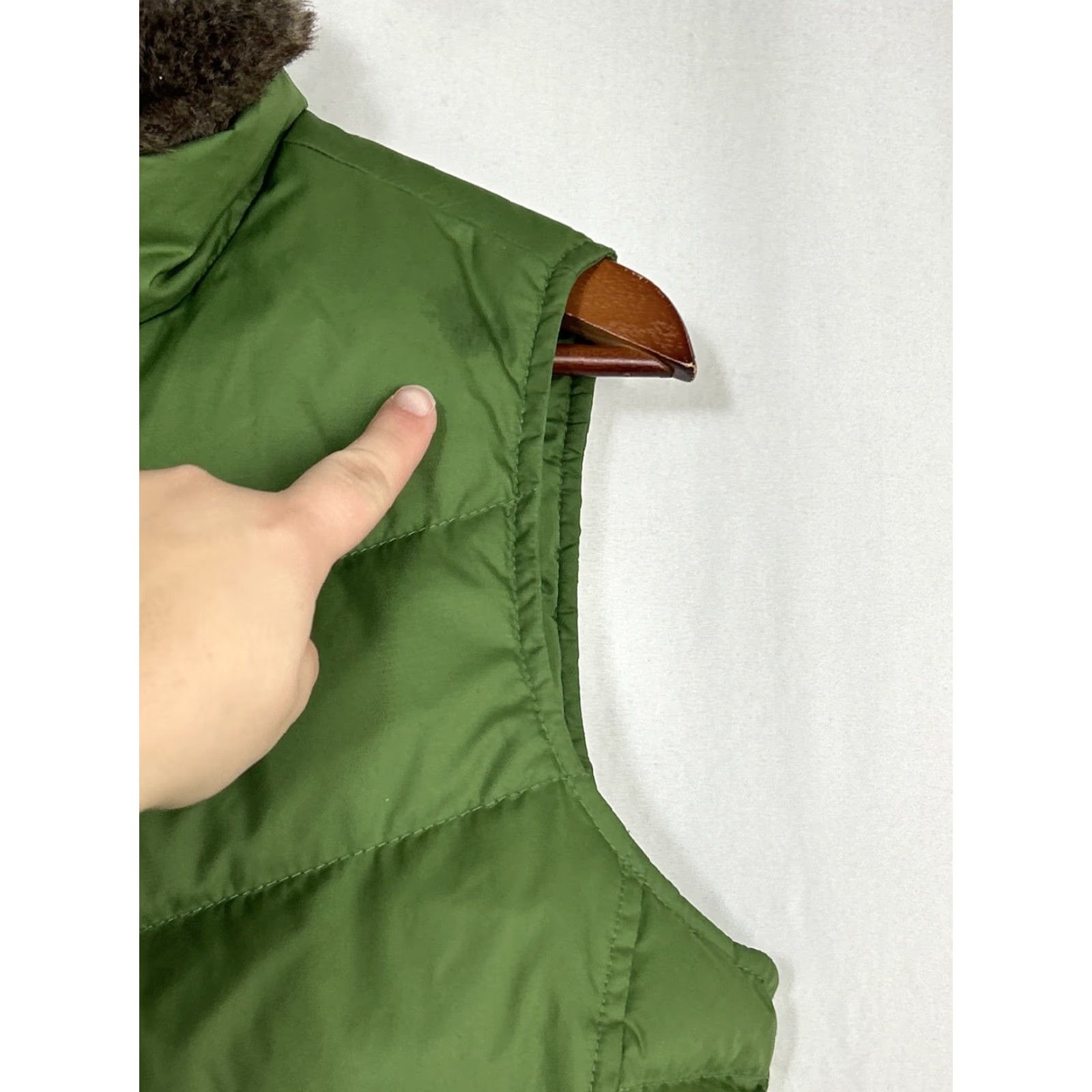 Eddie Bauer Eddie Bauer Vest Puffer Down Womens Small Army Green Faux Fur Collar Stains Size S / US 4 / IT 40 - 5 Thumbnail