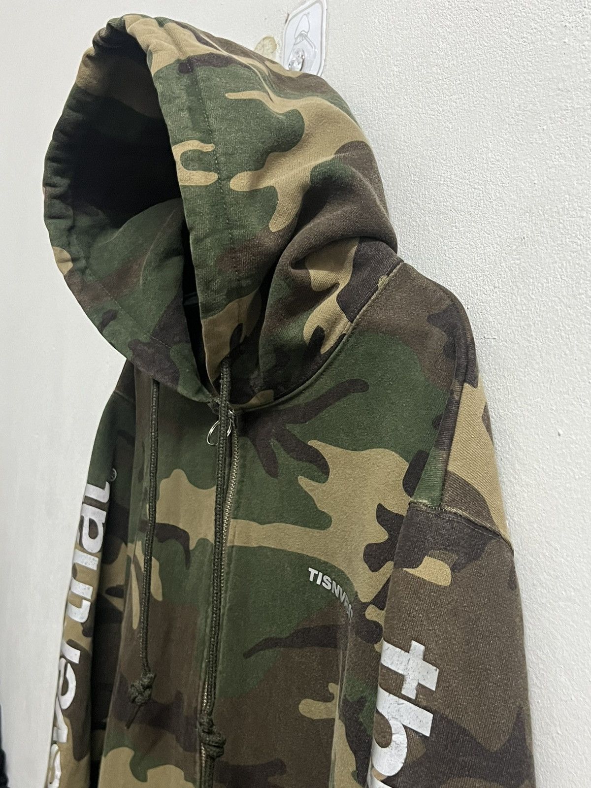 thisisneverthat TISNVRAT SWEATSHIRT hoodie CAMO spell out sleeves Size US L / EU 52-54 / 3 - 4 Thumbnail