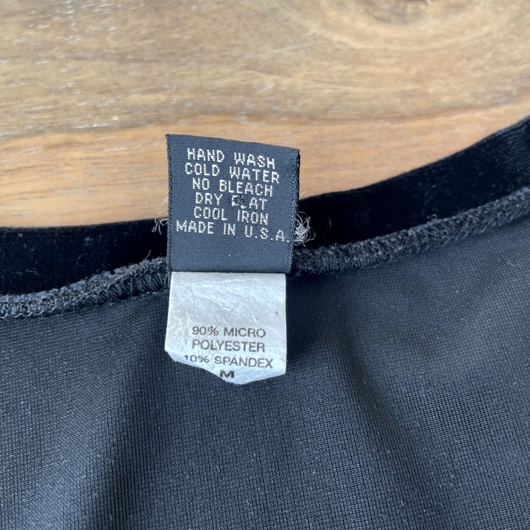 Vintage Only Hearts Black Velour Scoop Neck Long Sleeve Crop Top Women M Velour USA Slim Casual Party/Cocktail Shirt Blouse Size M / US 6-8 / IT 42-44 - 4 Thumbnail