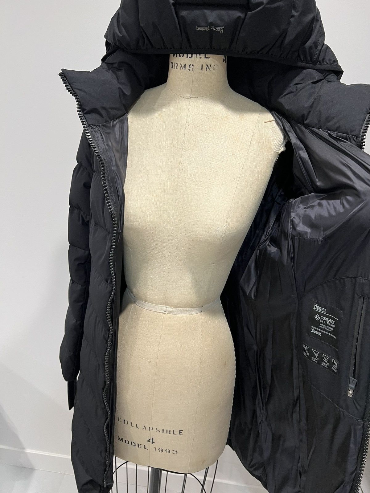 Herno HERNO LAMINAR SLIM-FIT COAT IN GORE-TEX INFINIUM WINDSTOPPER Size M / US 6-8 / IT 42-44 - 10 Thumbnail