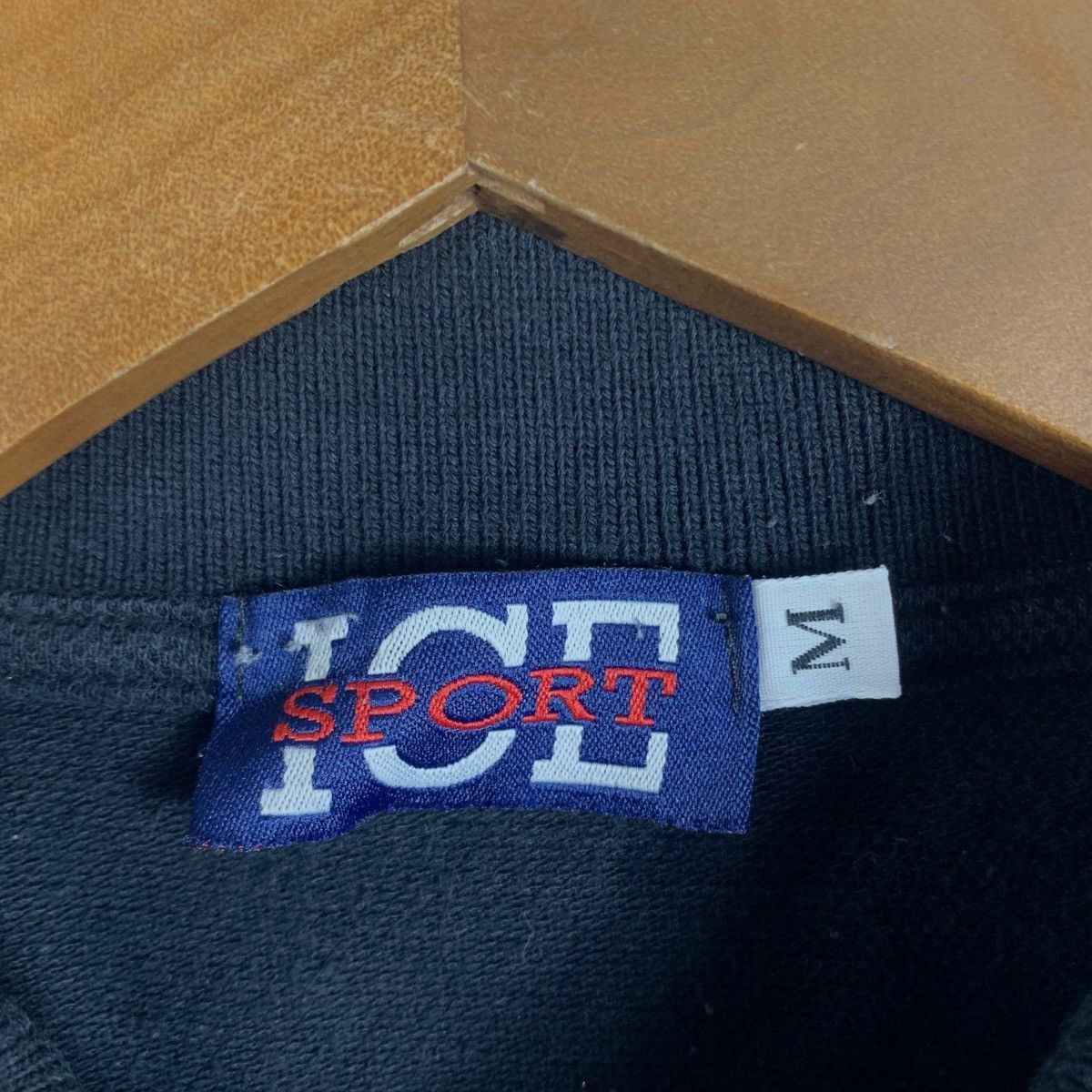 Vintage Vintage ICEBERG SPORTS ICE Embroidered Logo Collar TShirt Size US M / EU 48-50 / 2 - 5 Thumbnail