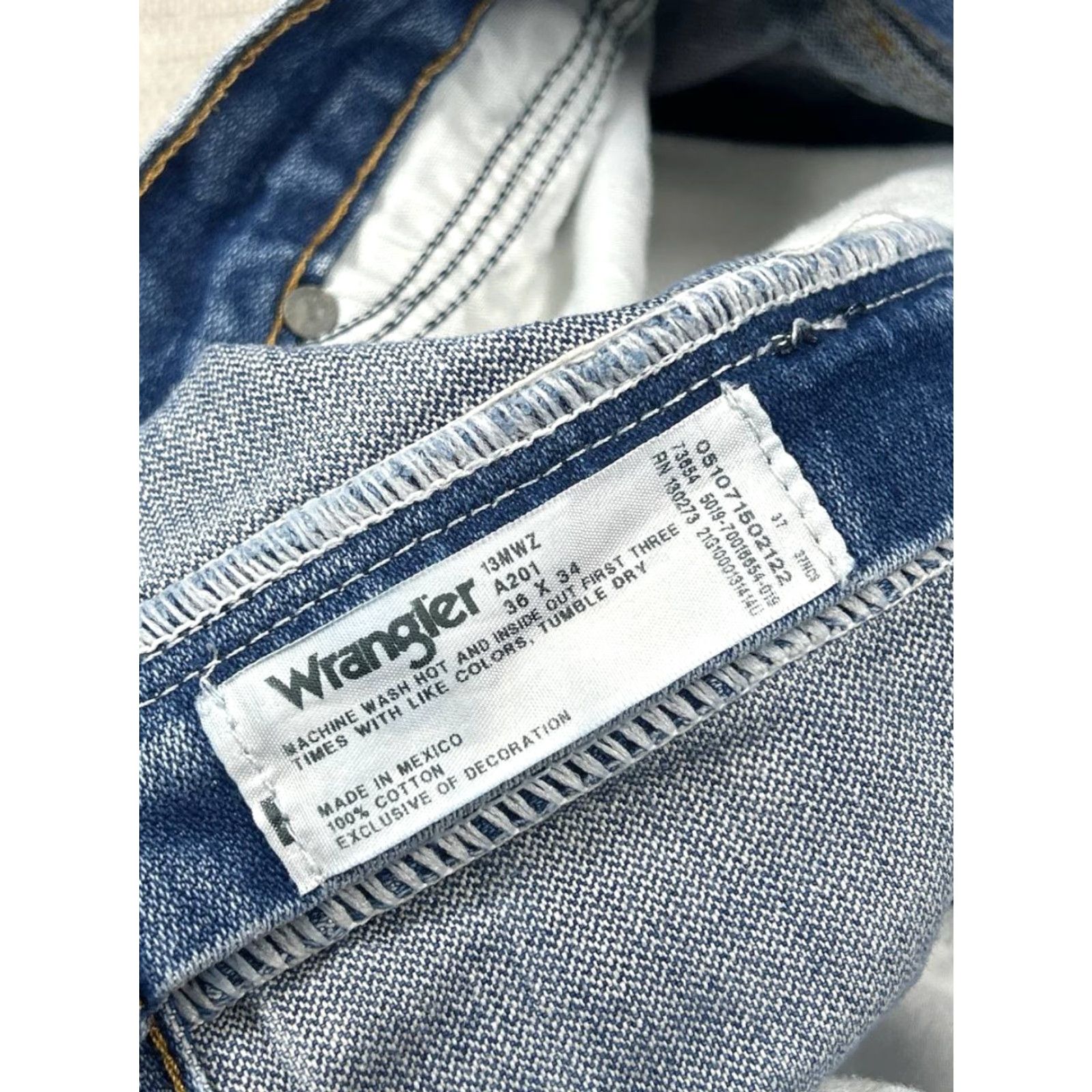 Wrangler Wrangler Jeans Mens 36 Blue Denim Logo Cotton High Rise Straight Leg 34x33 Jeans Size US 36 / EU 52 - 7 Thumbnail