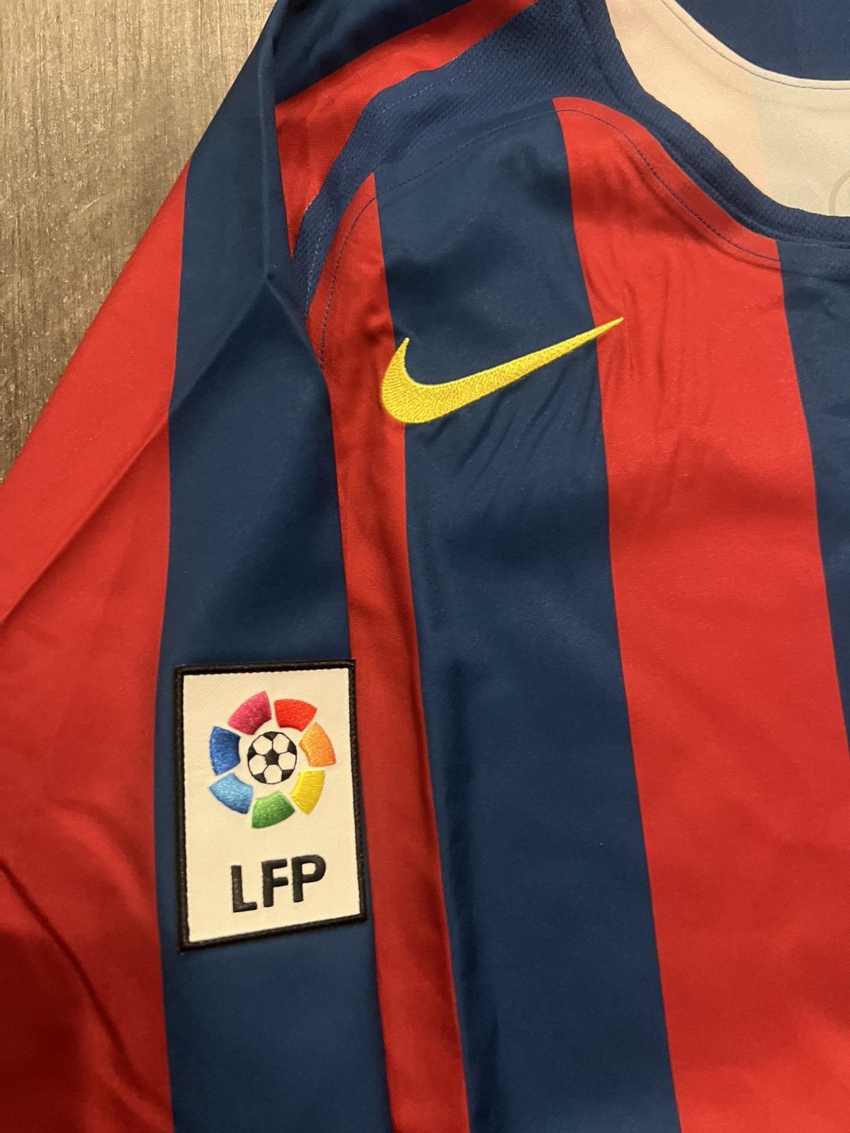 Nike Size S Nike FC Barcelona 05/06 Reissue Long-Sleeve Jersey Size US S / EU 44-46 / 1 - 3 Thumbnail