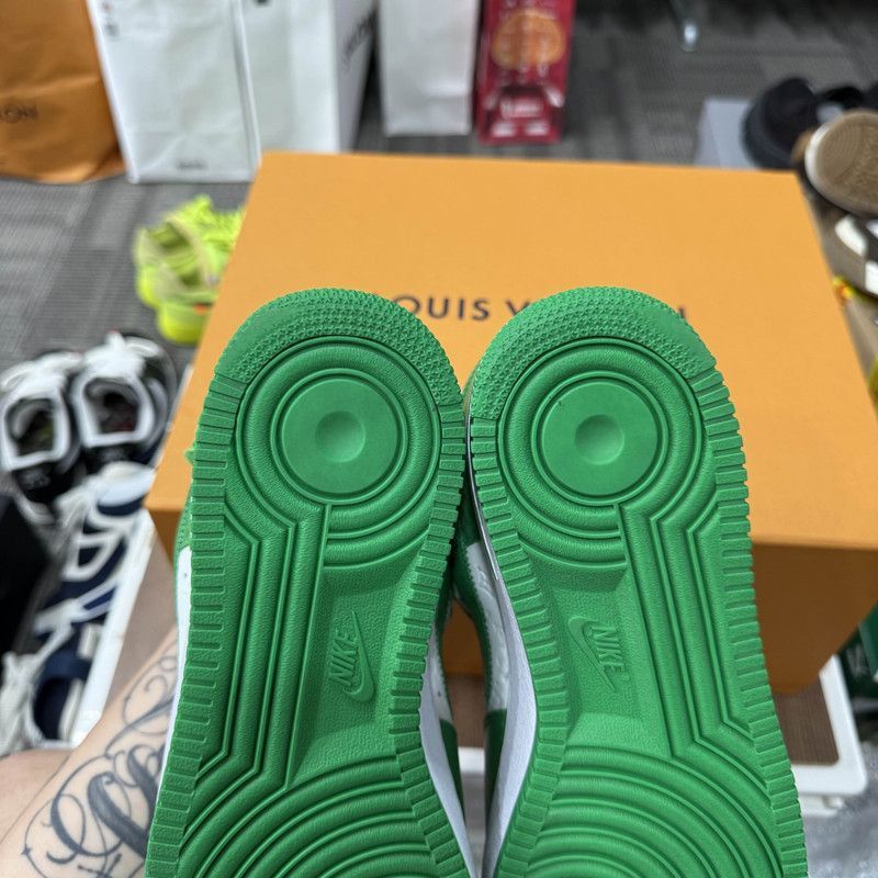 Louis Vuitton Nike x Louis Vuitton Green Air Force 1 Low -2505 Size US 10.5 / EU 43-44 - 7 Thumbnail