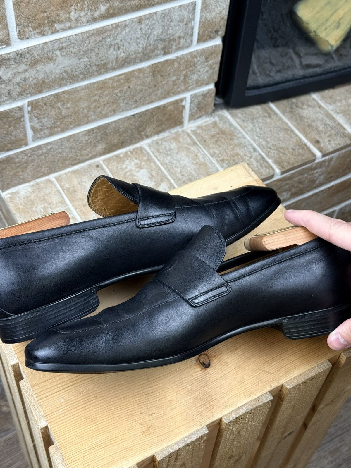 Gucci Gucci GG Black Leather Loafers Embossed Logo Size US 7.5 / EU 40-41 - 9 Thumbnail