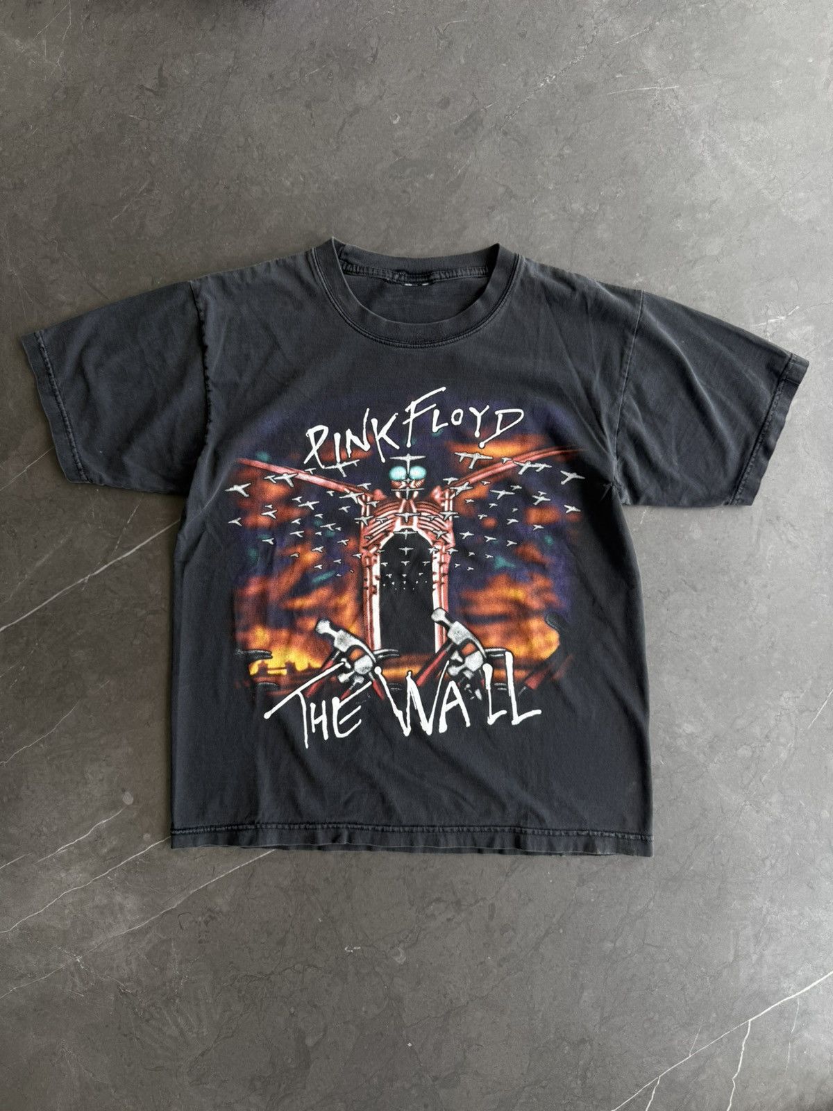 Pink Floyd × Vintage Vintage Pink Floyd ‘The Wall’ Tee Size US S / EU 44-46 / 1 - 1 Thumbnail