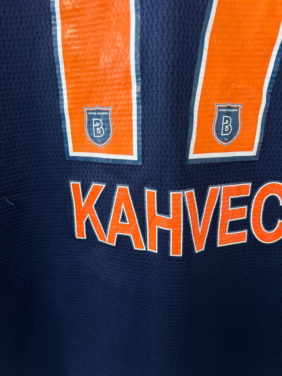 Other Istanbul Basaksehir #17 Kahveci Jersey Football Shirt sz L Size US L / EU 52-54 / 3 - 16 Thumbnail