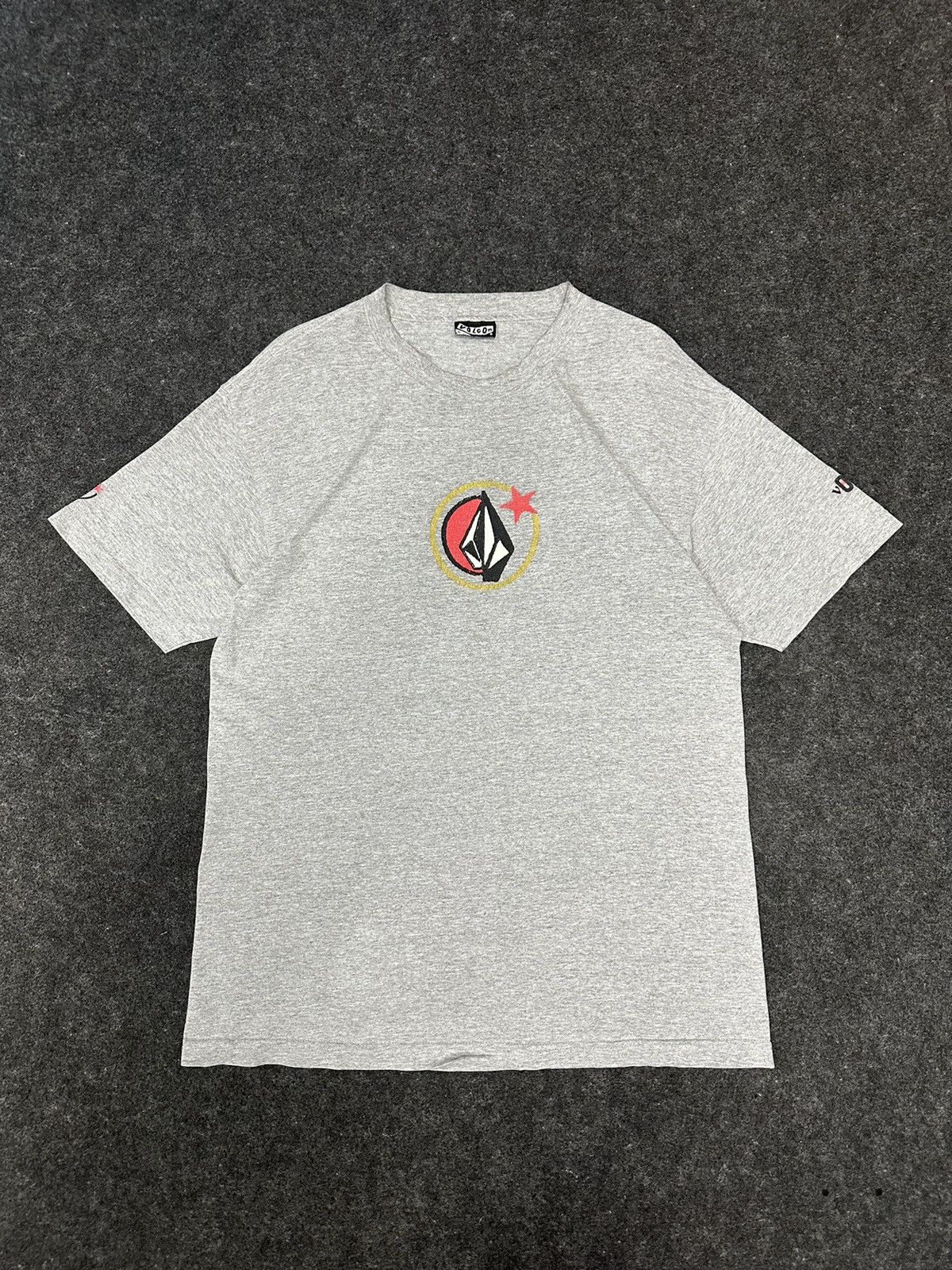 Volcom Volcom Center Vintage Made In Usa Tshirt A479 Size US L / EU 52-54 / 3 - 1 Thumbnail
