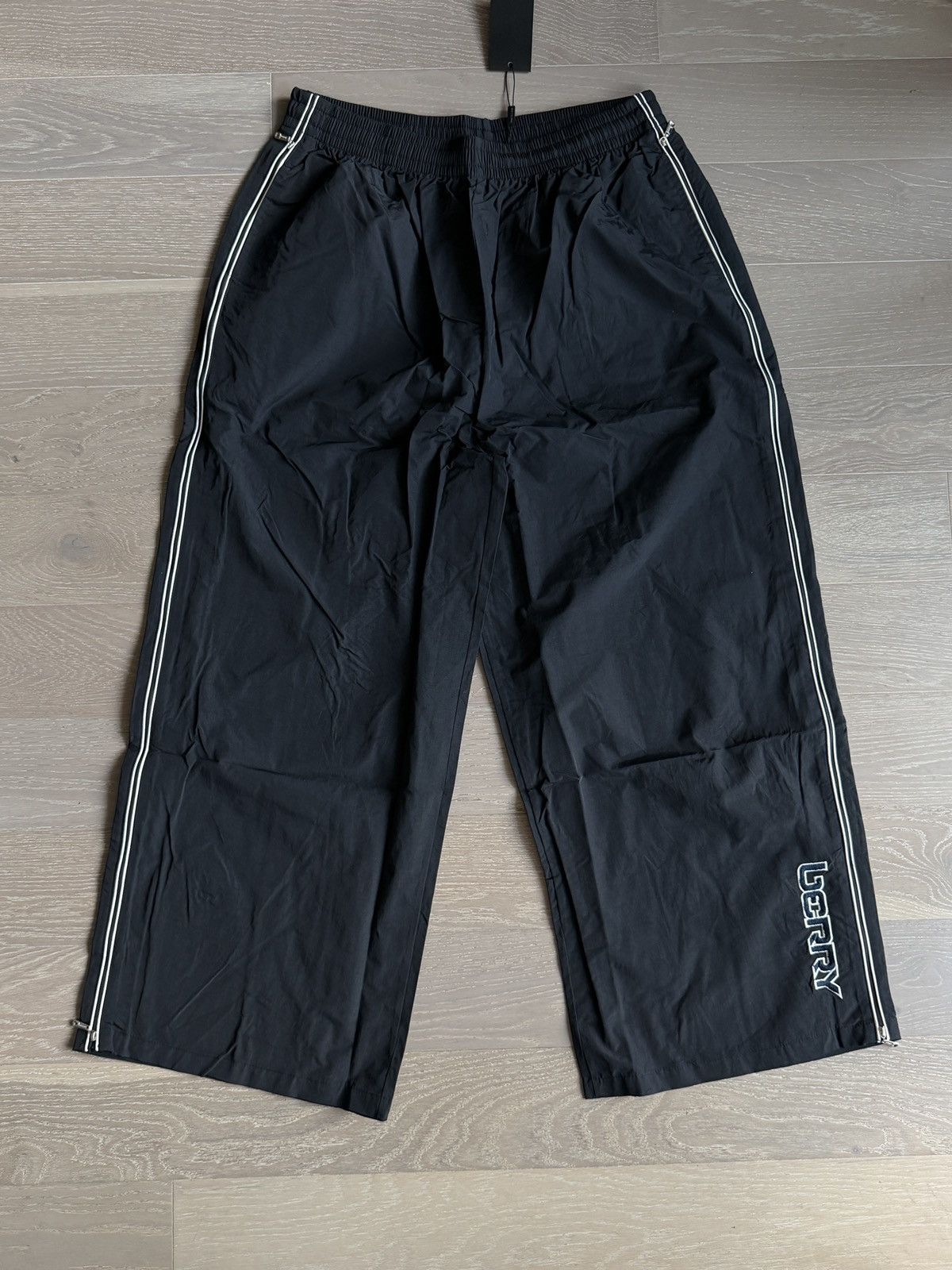 The GV Gallery X-LARGE THE GV GALLERY RASPBERRY HILLS D WILL SWEATS ❤️✅ NEW Size US 38 / EU 54 - 1 Thumbnail