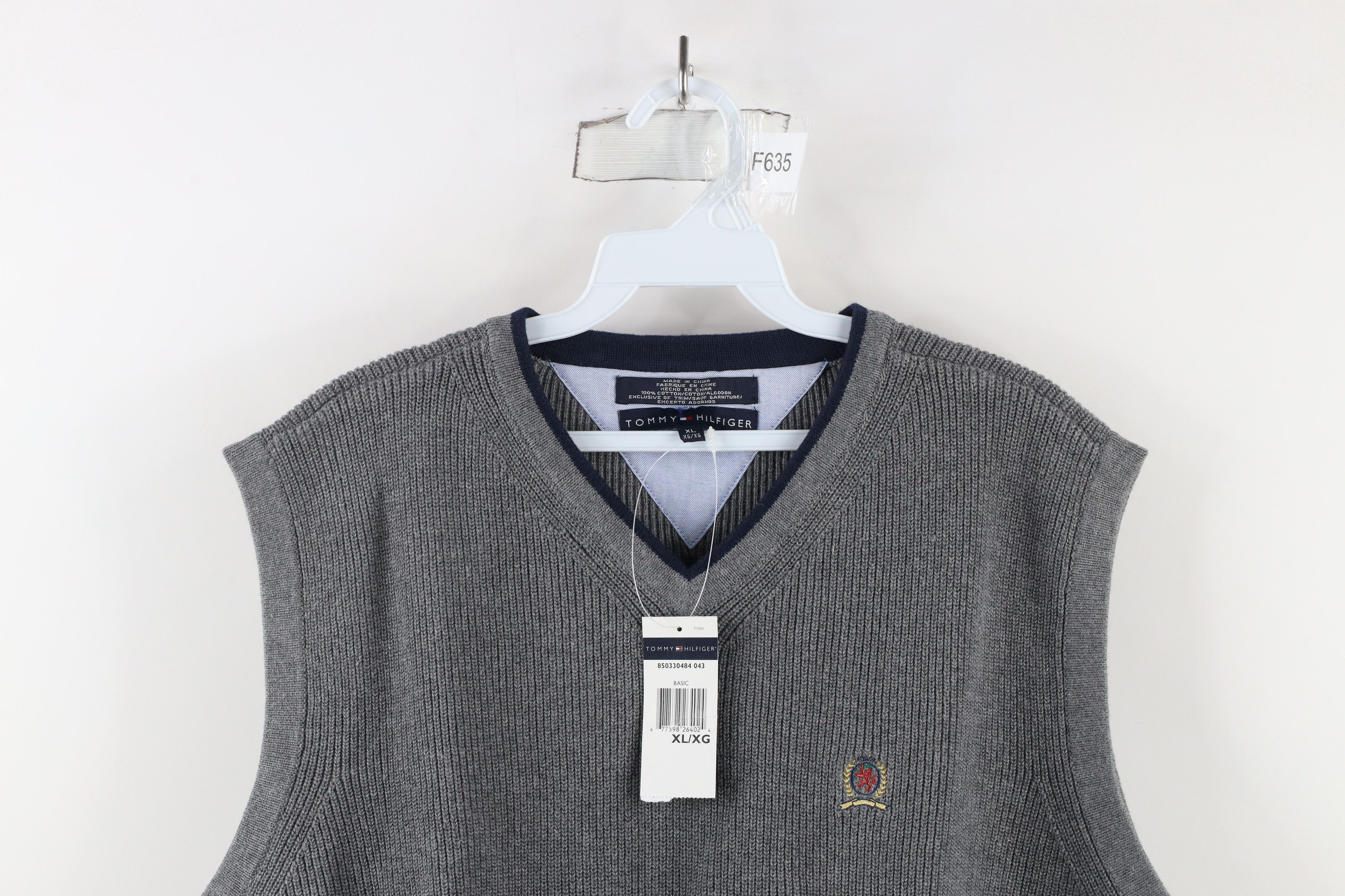 Tommy Hilfiger × Vintage Deadstock Vintage 90s Tommy Hilfiger Knit Sweater Vest Gray Size US XL / EU 56 / 4 - 2 Thumbnail