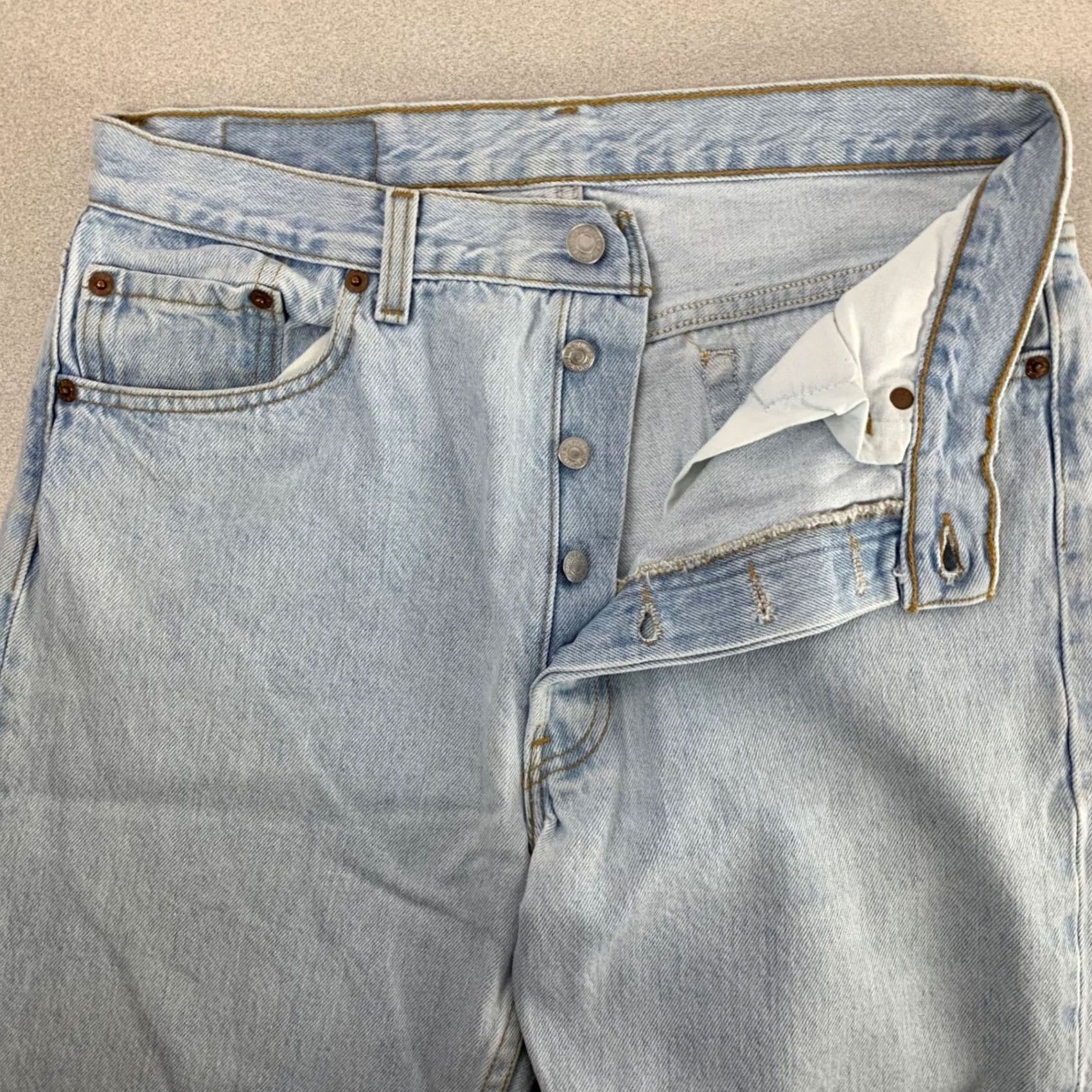 Levi's VINTAGE Levi's 501 Jeans Mens 34x32 Light Blue Button Fly 90s Straight Denim USA Made Size US 32 / EU 48 - 3 Thumbnail